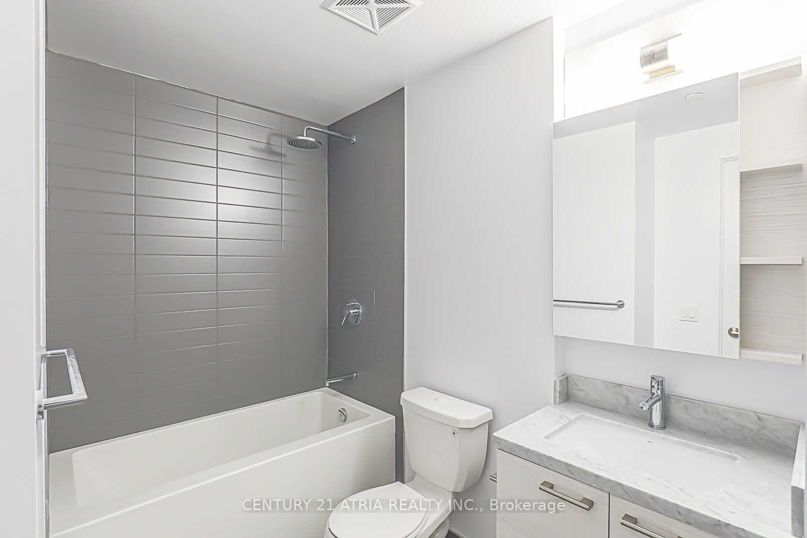 2221 Yonge Street Unit 909 photo 17