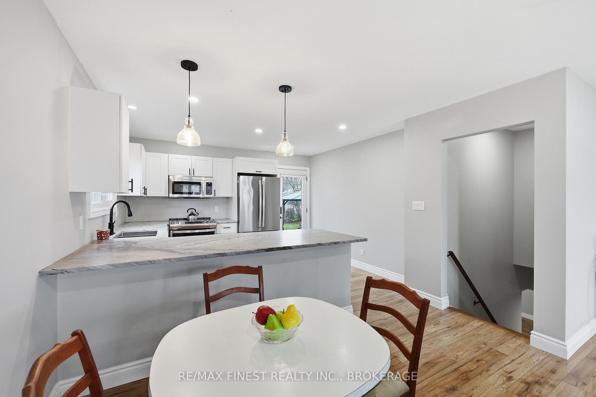 1284 Waverley Crescent photo 11