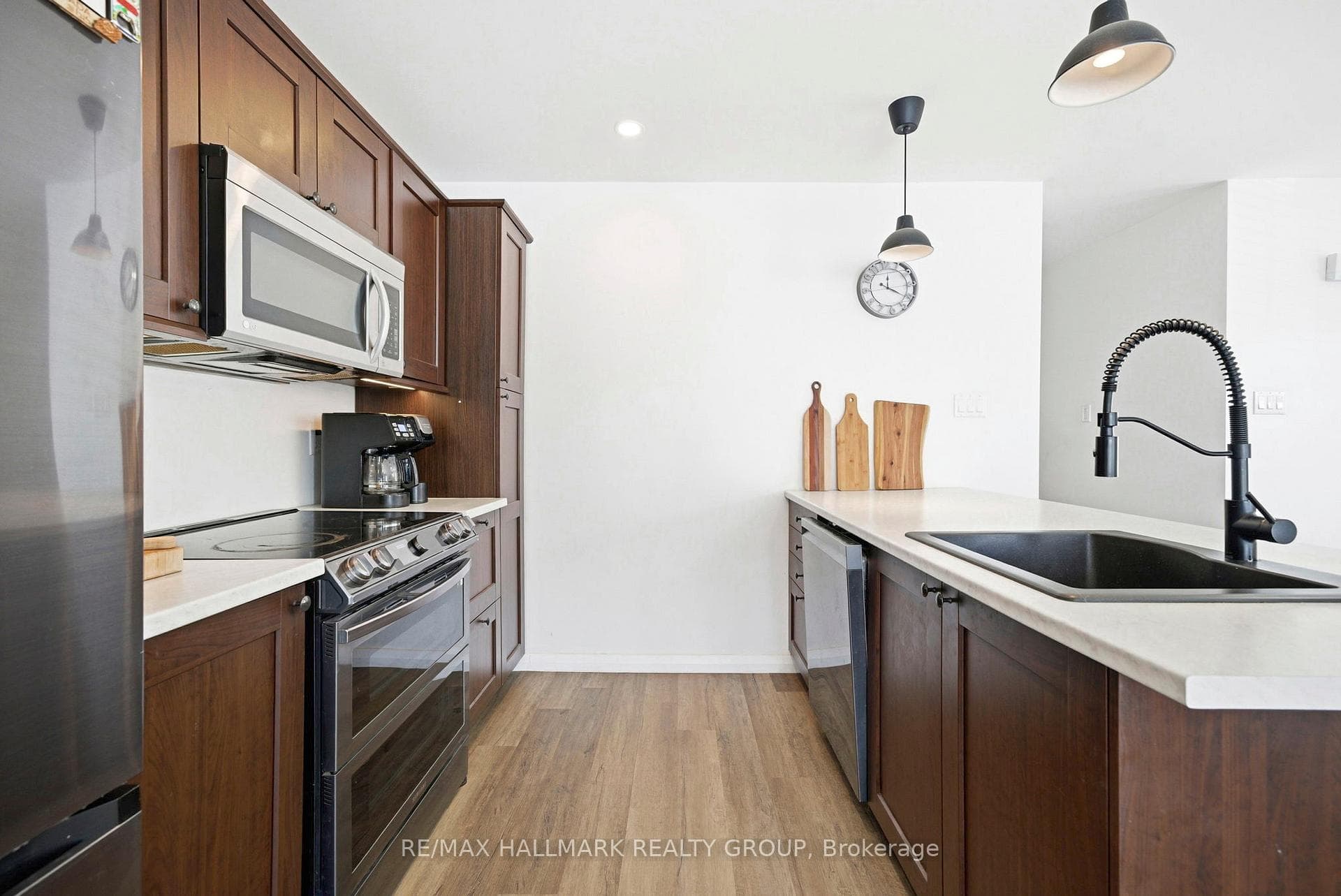 465 Joseph Street photo 12