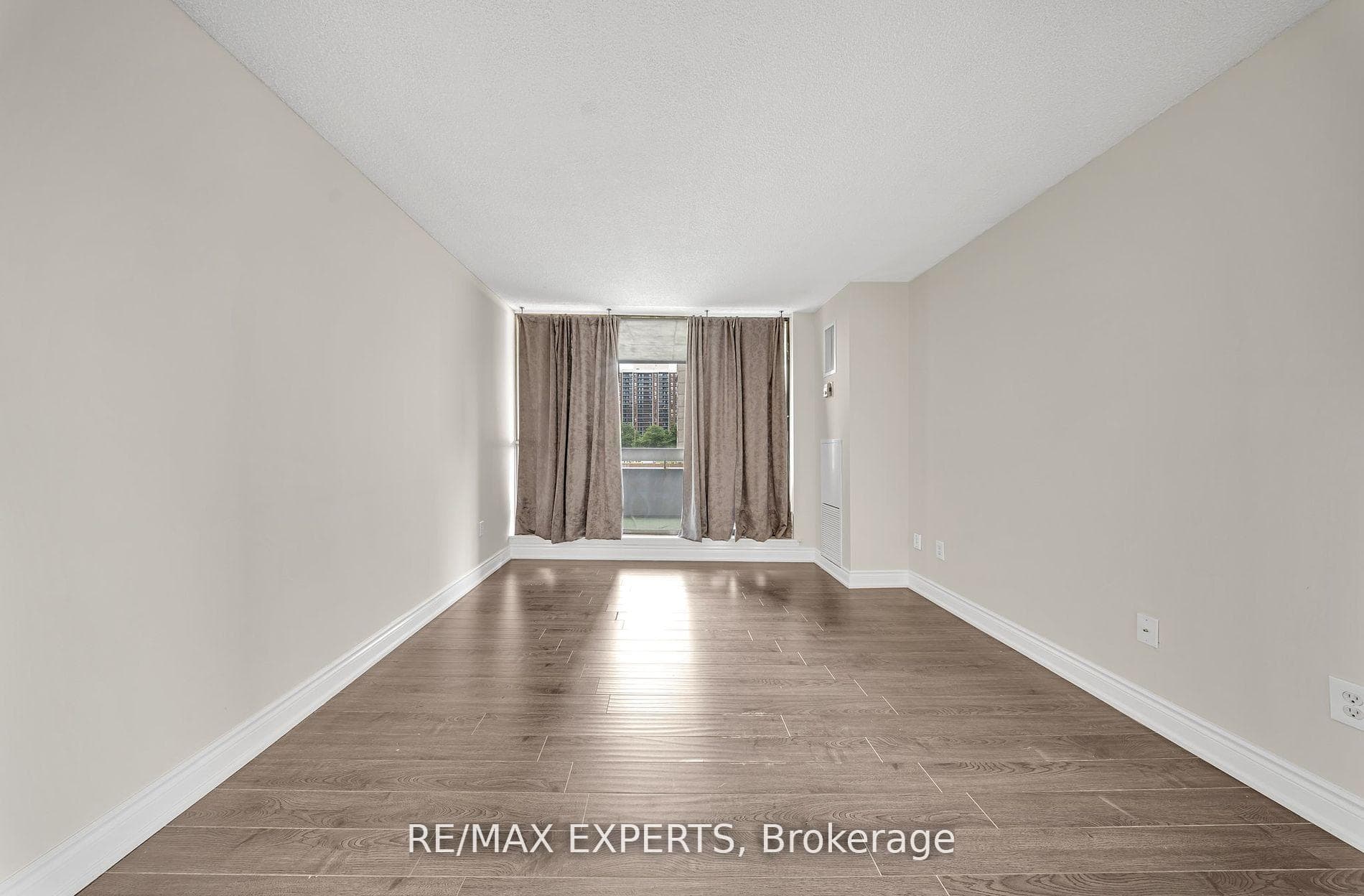25 Kensington Road Unit 211 photo 5