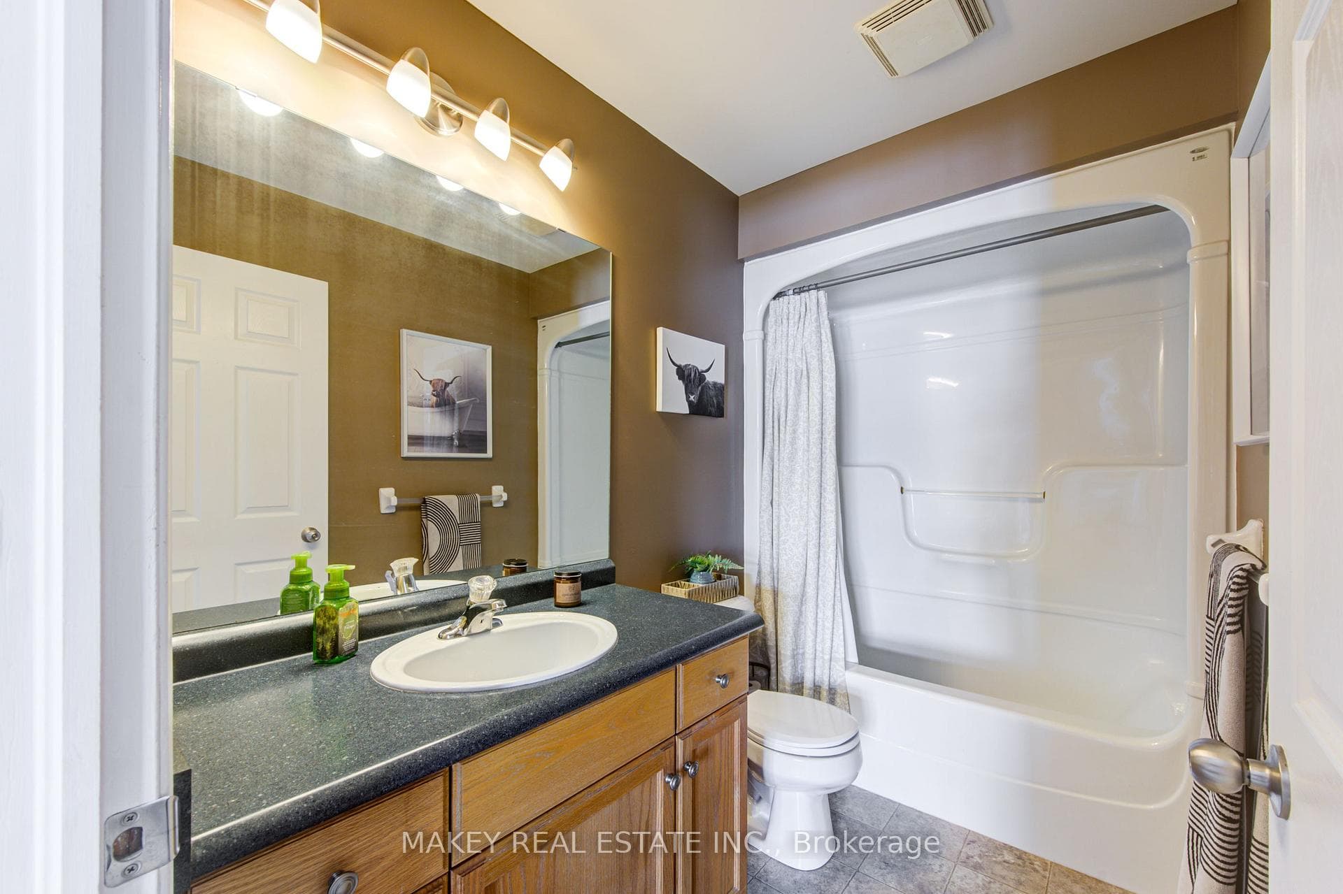 31 Kerr Crescent photo 25