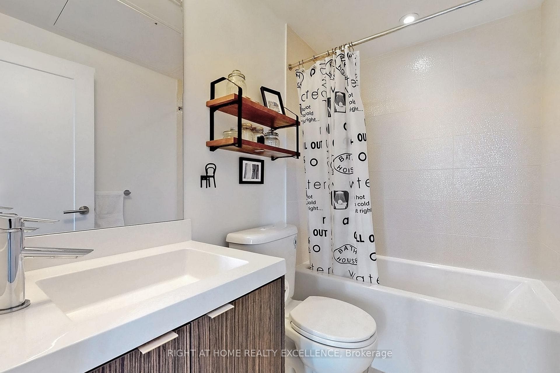 10 York Street Unit 2203 photo 23