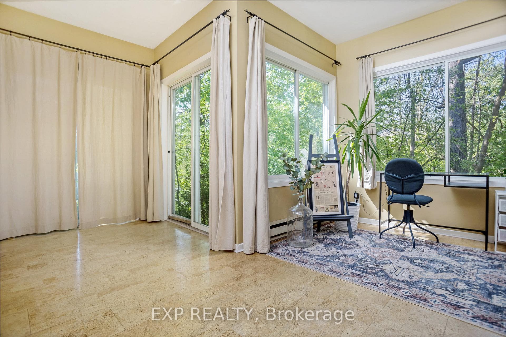 262 Alscot Crescent photo 10