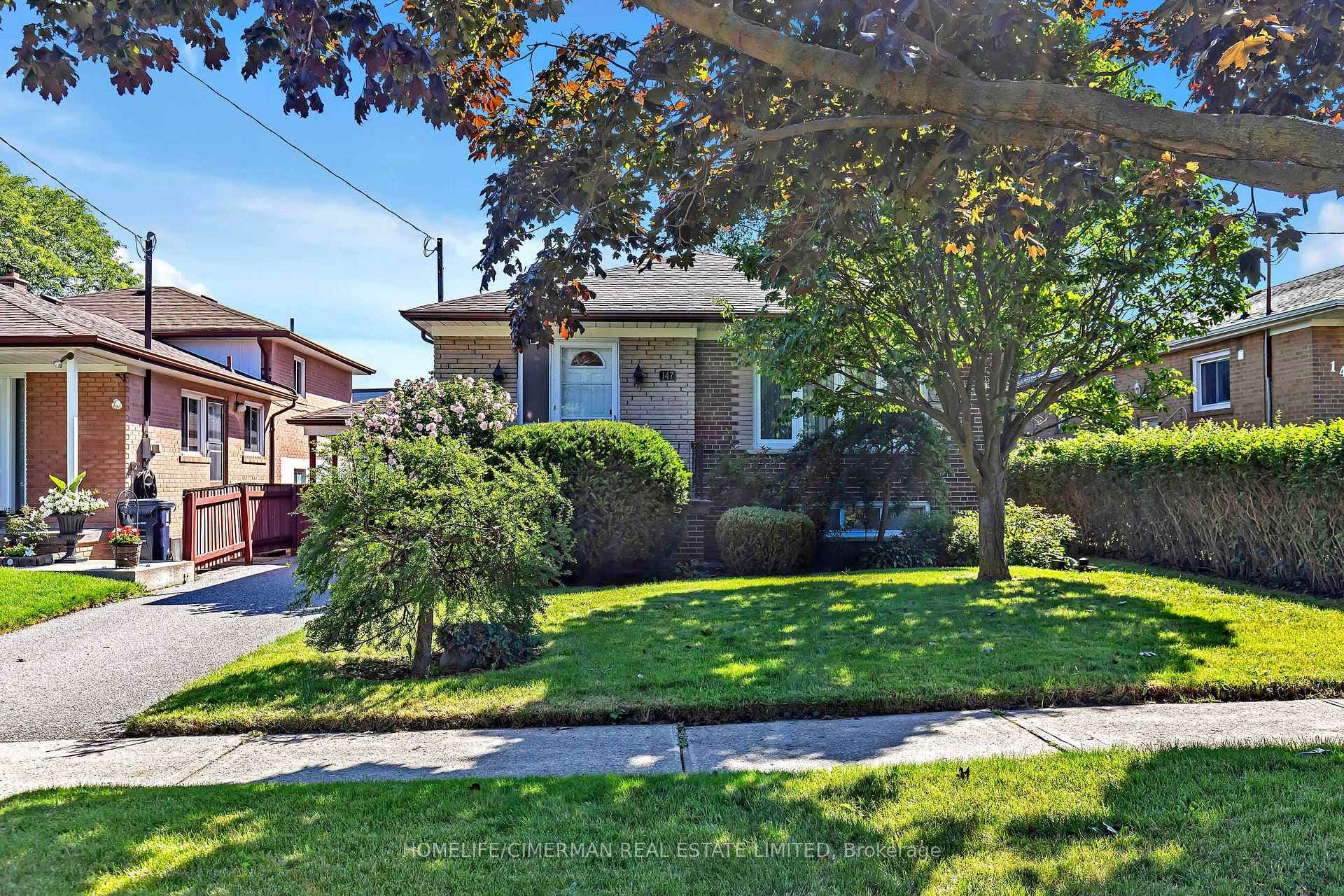 147 Fitzgibbon Avenue photo 1