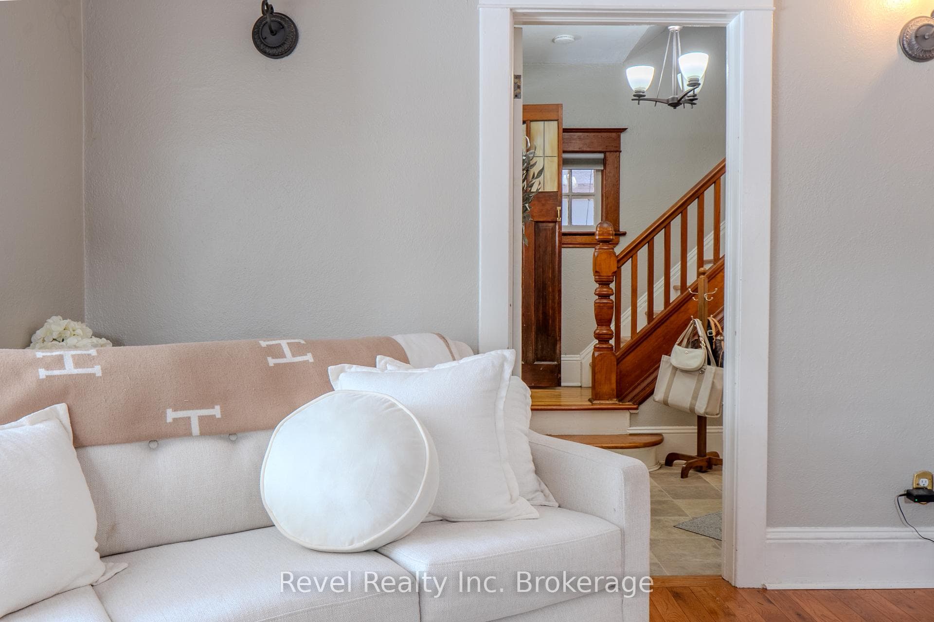 867 Mcintyre Street photo 11