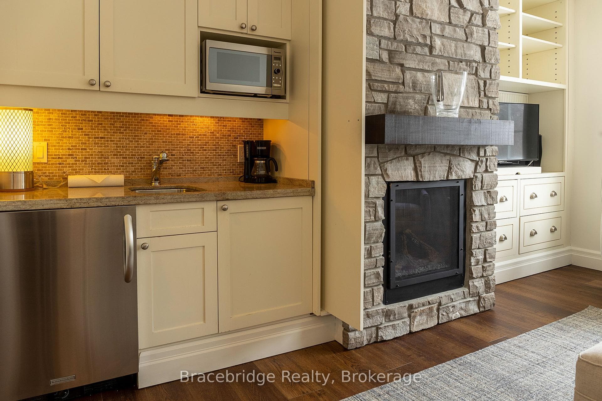 1869 Muskoka Rd 118 Highway Unit L209-C1 photo 8