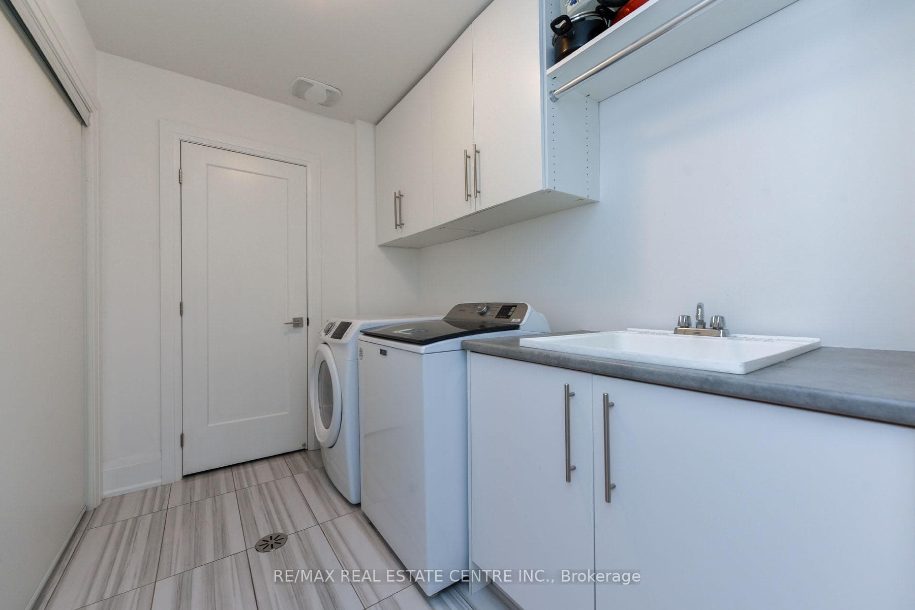 663 Oxford Street photo 41
