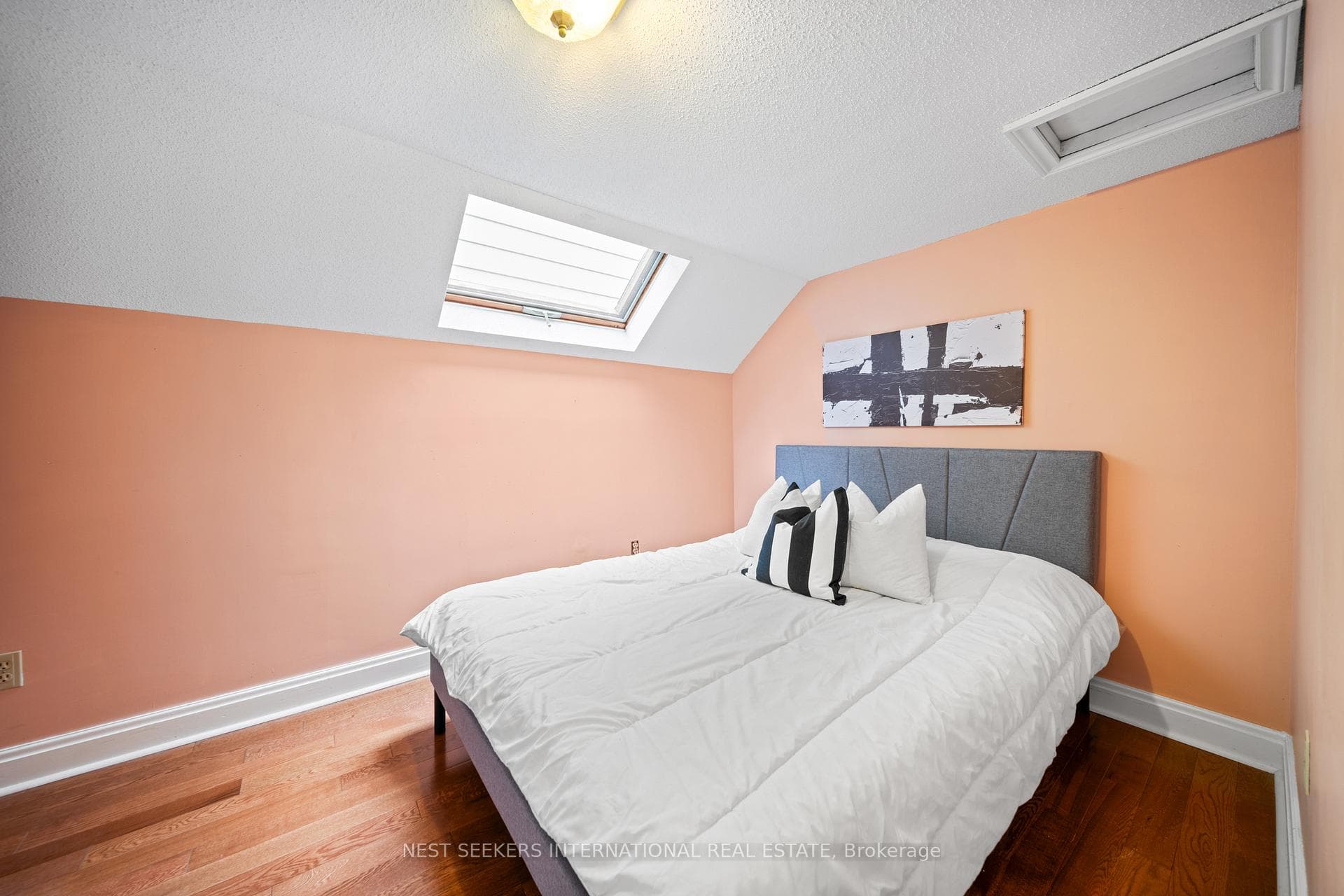 35 Cambrai Avenue photo 37