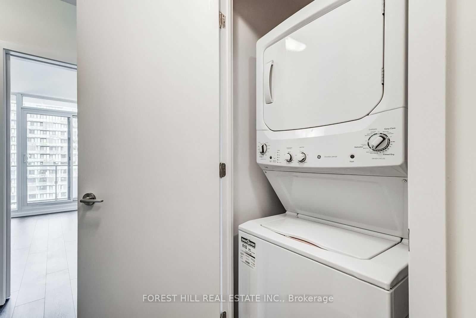 2221 Yonge Street Unit 5806 photo 23