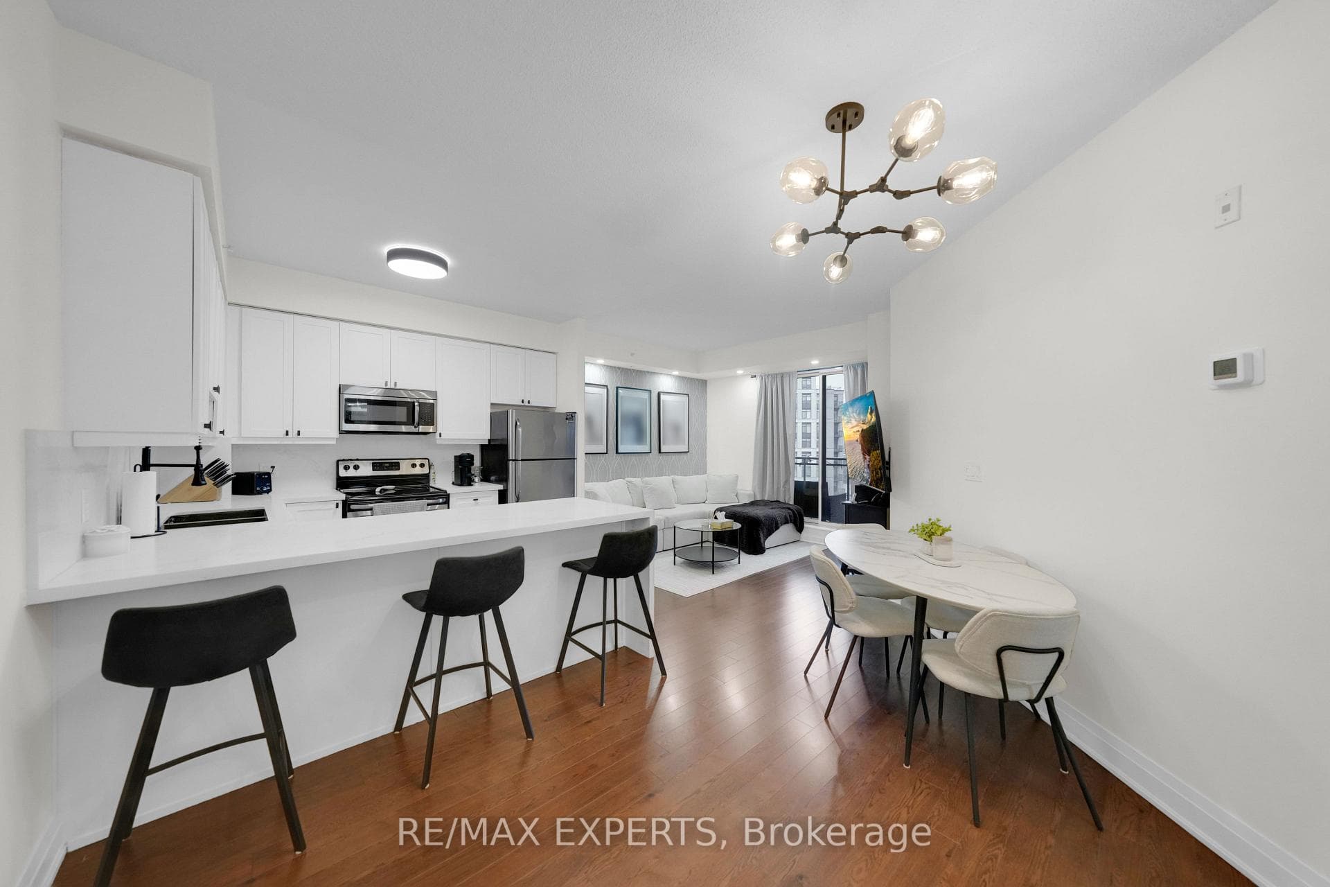 24 Woodstream Boulevard Unit 606 photo 3