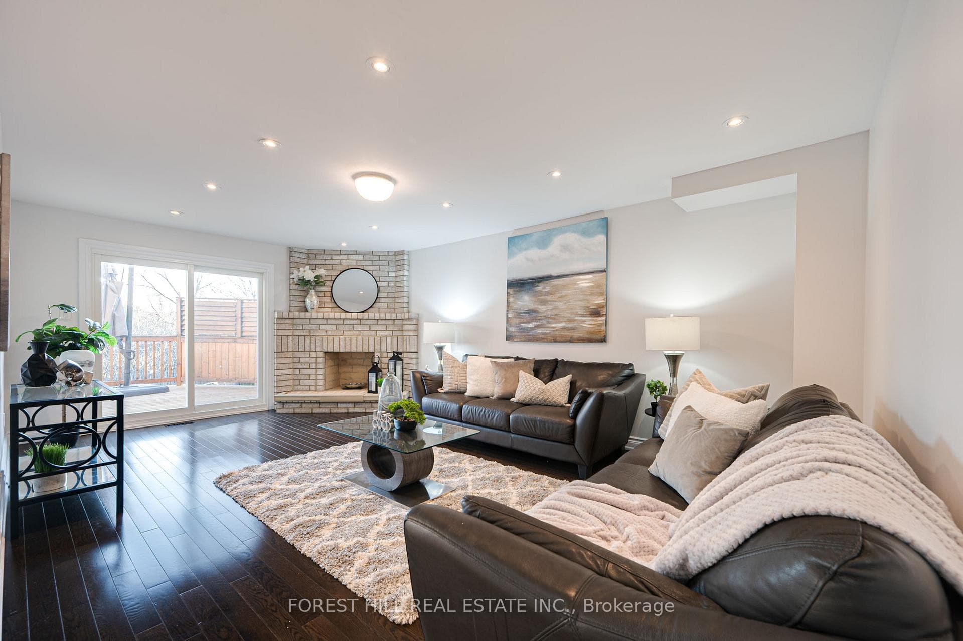211 Franklin Avenue photo 17