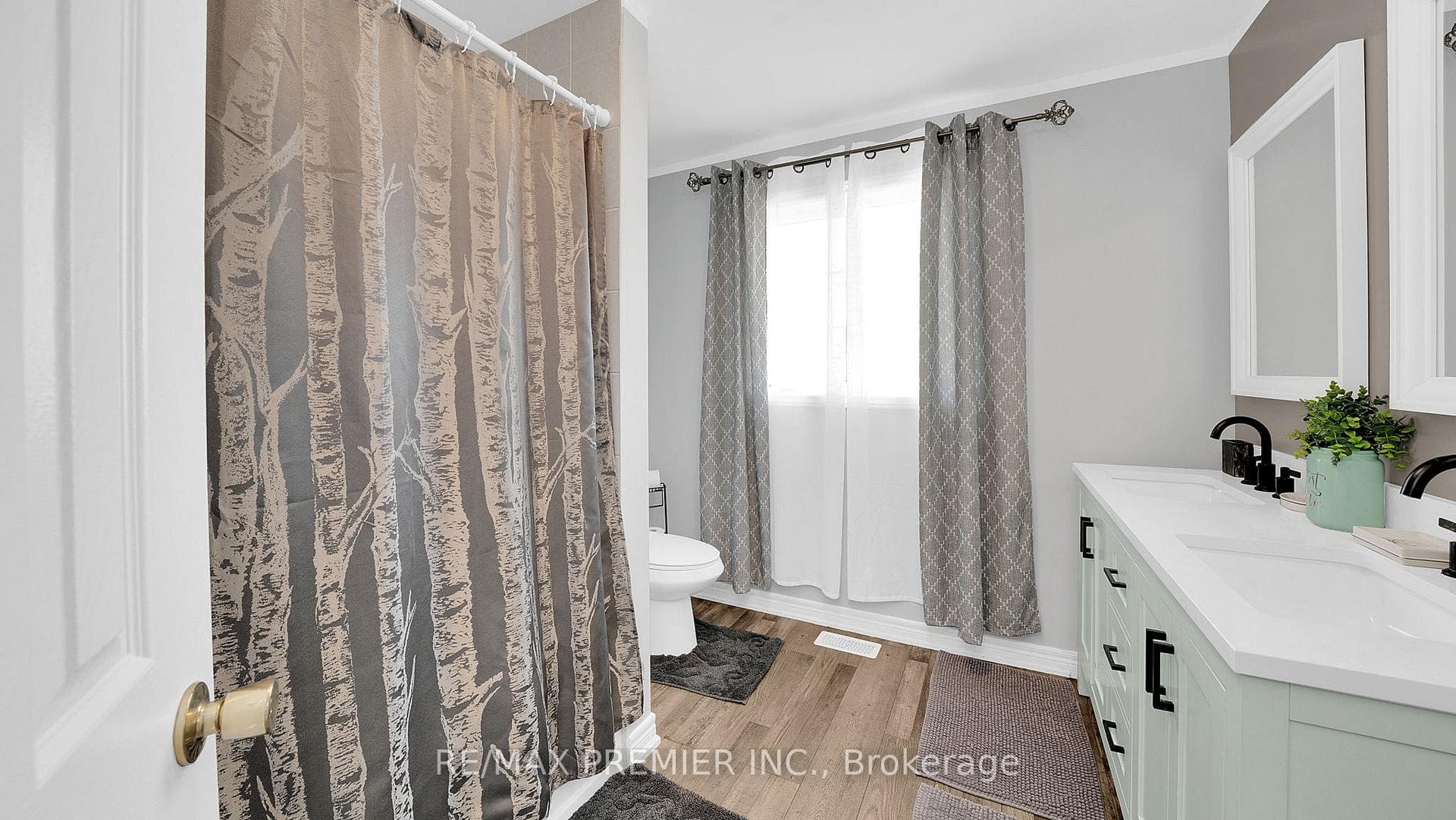 11 Richelieu Court photo 16