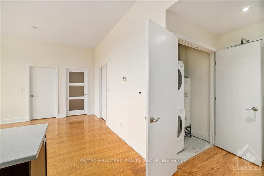 345 ST DENIS Street Unit 303 photo 5