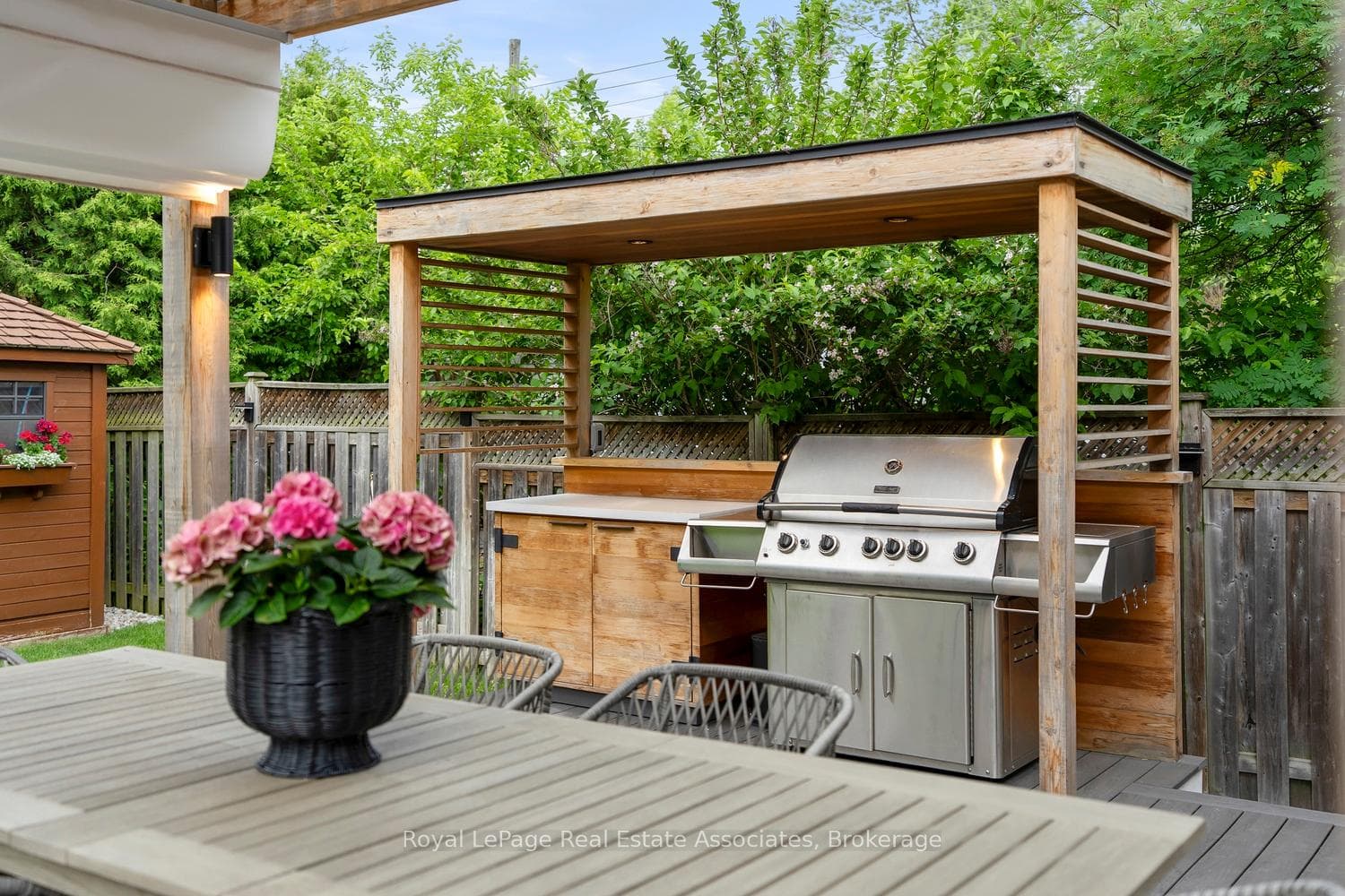 Deck/Backyard