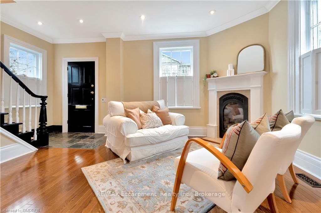 124 CHISHOLM Street photo 2