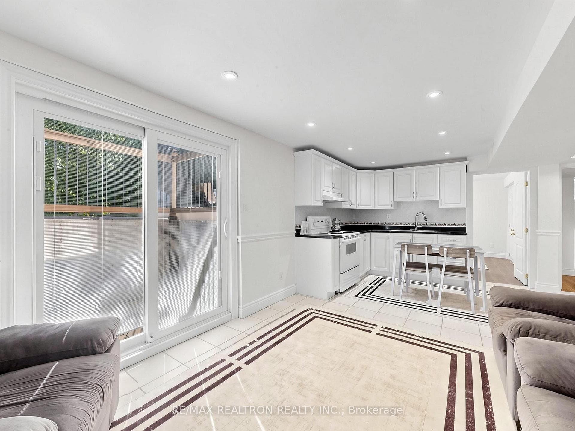 132 Stilecroft Drive photo 37