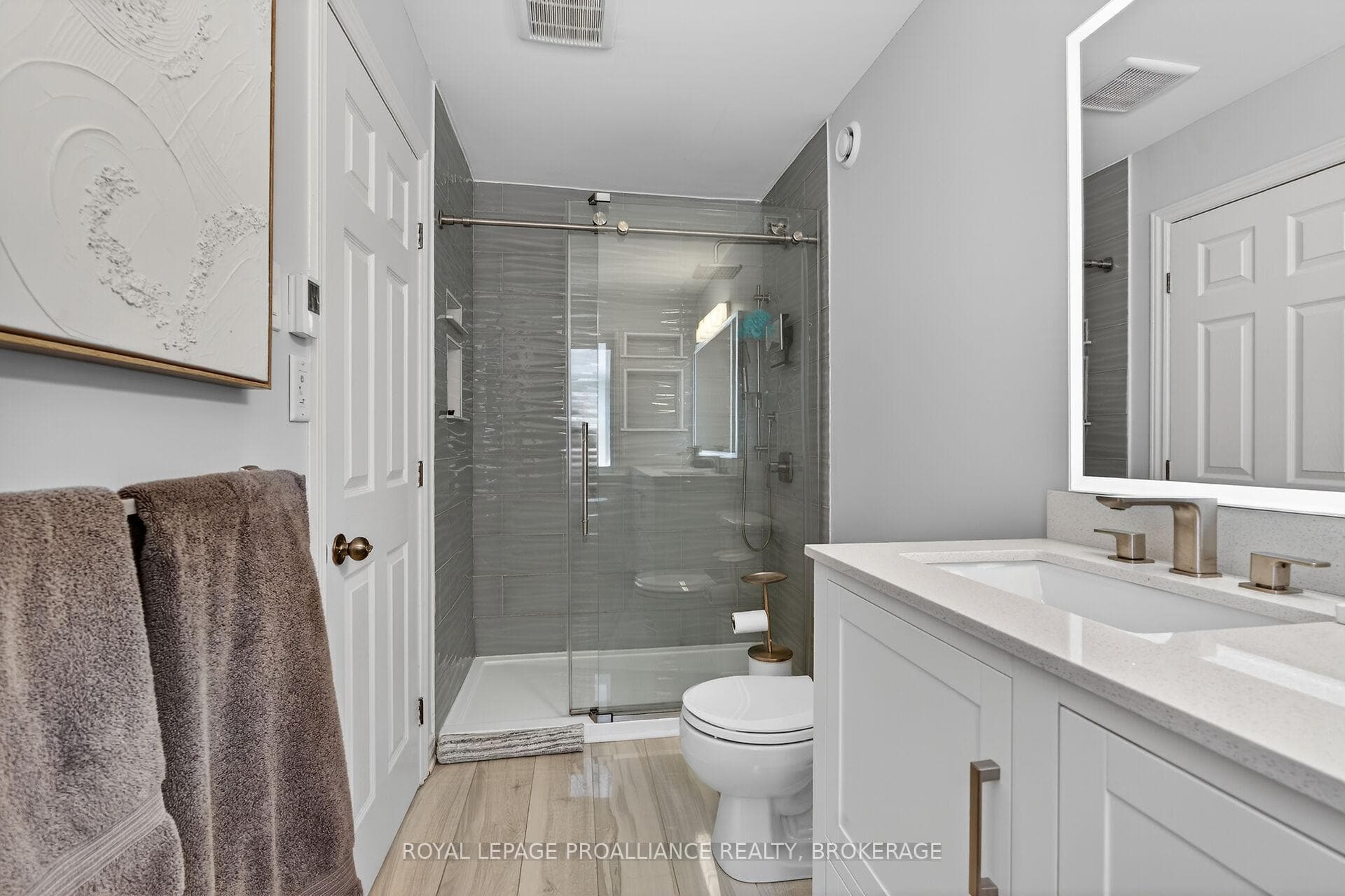 492 Cheryl Place photo 25