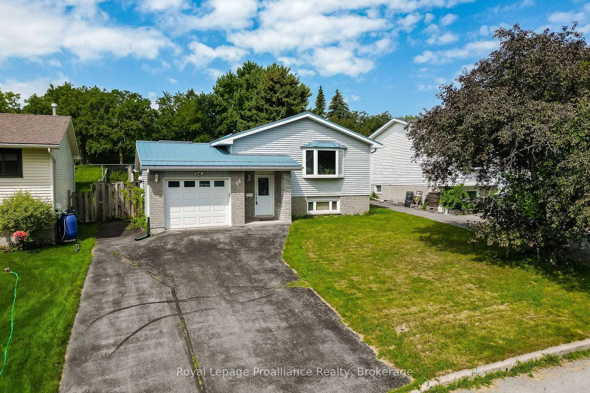 44 Ireland Drive photo 2
