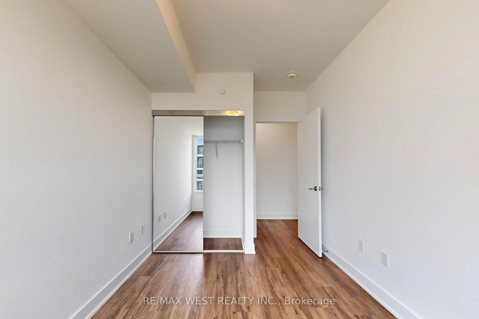 2 Teagarden Court Unit 707 photo 32