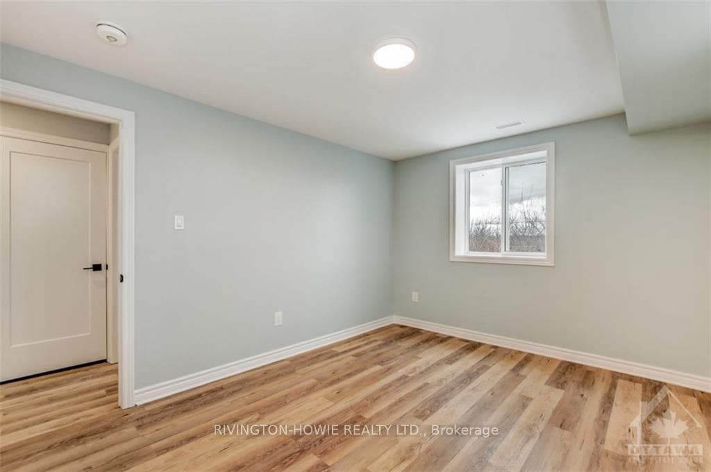 413 DONALD B MUNRO Drive photo 16