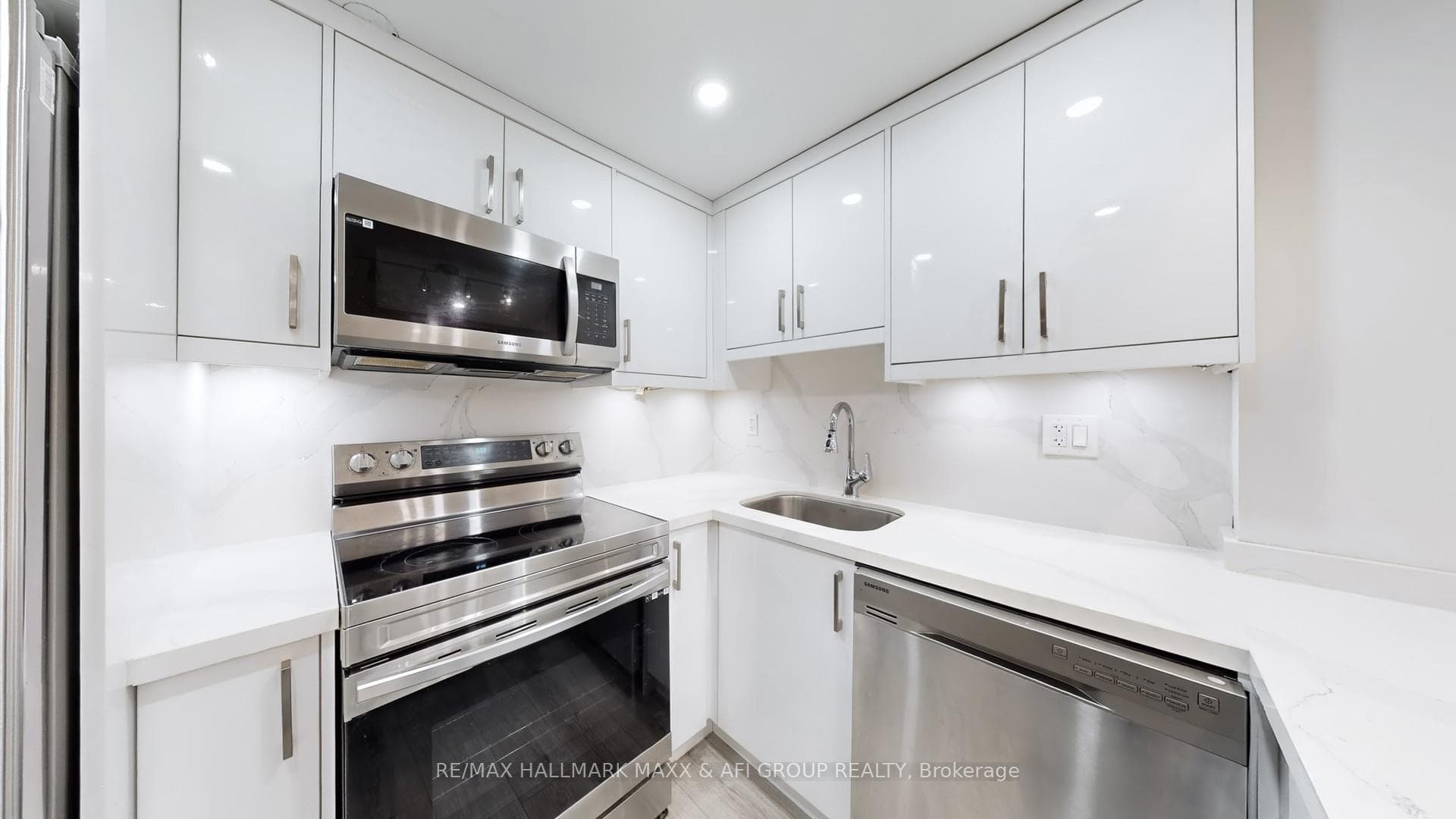 719 Shanahan Boulevard Unit Basement A photo 7