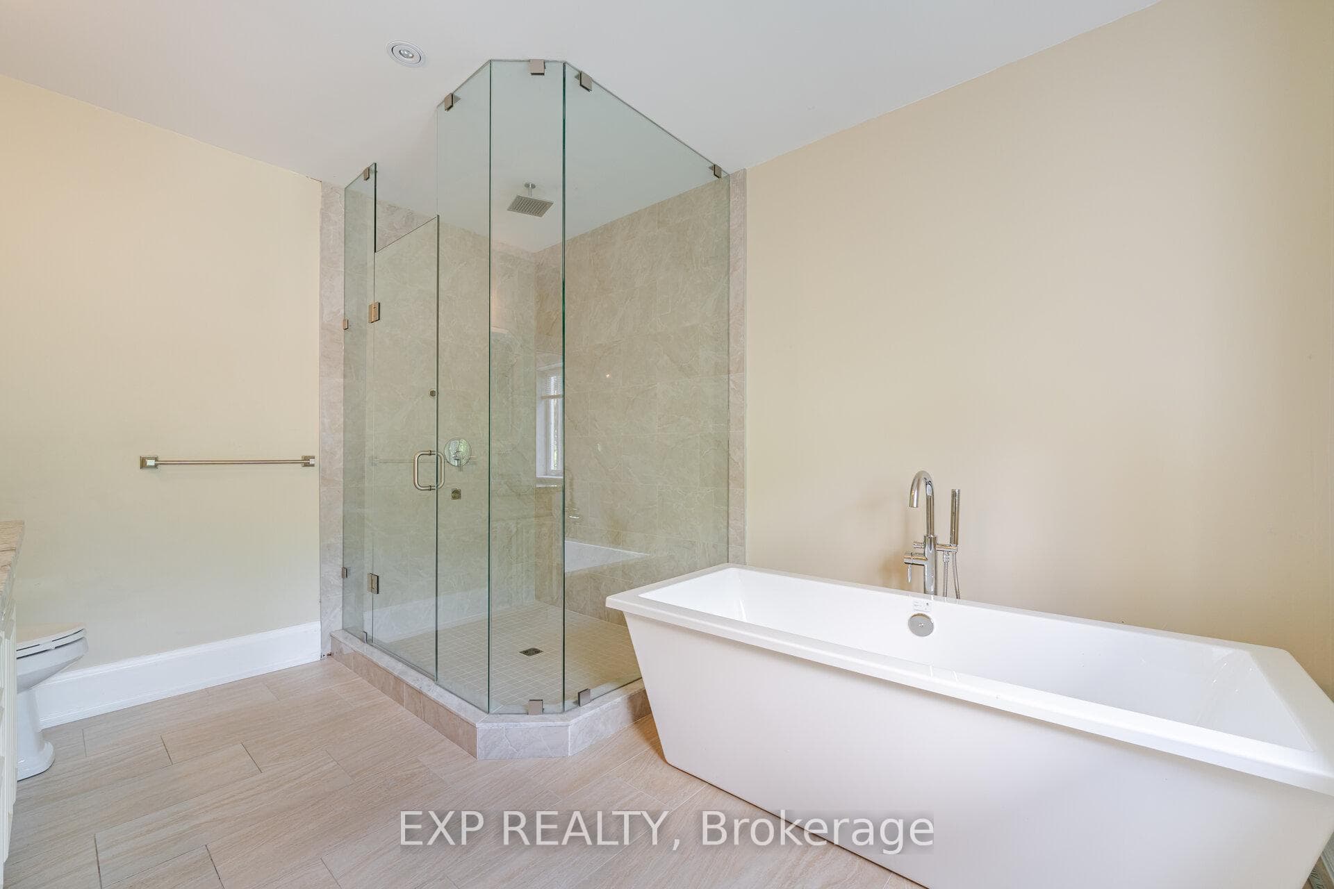 285 Harvie Road photo 32