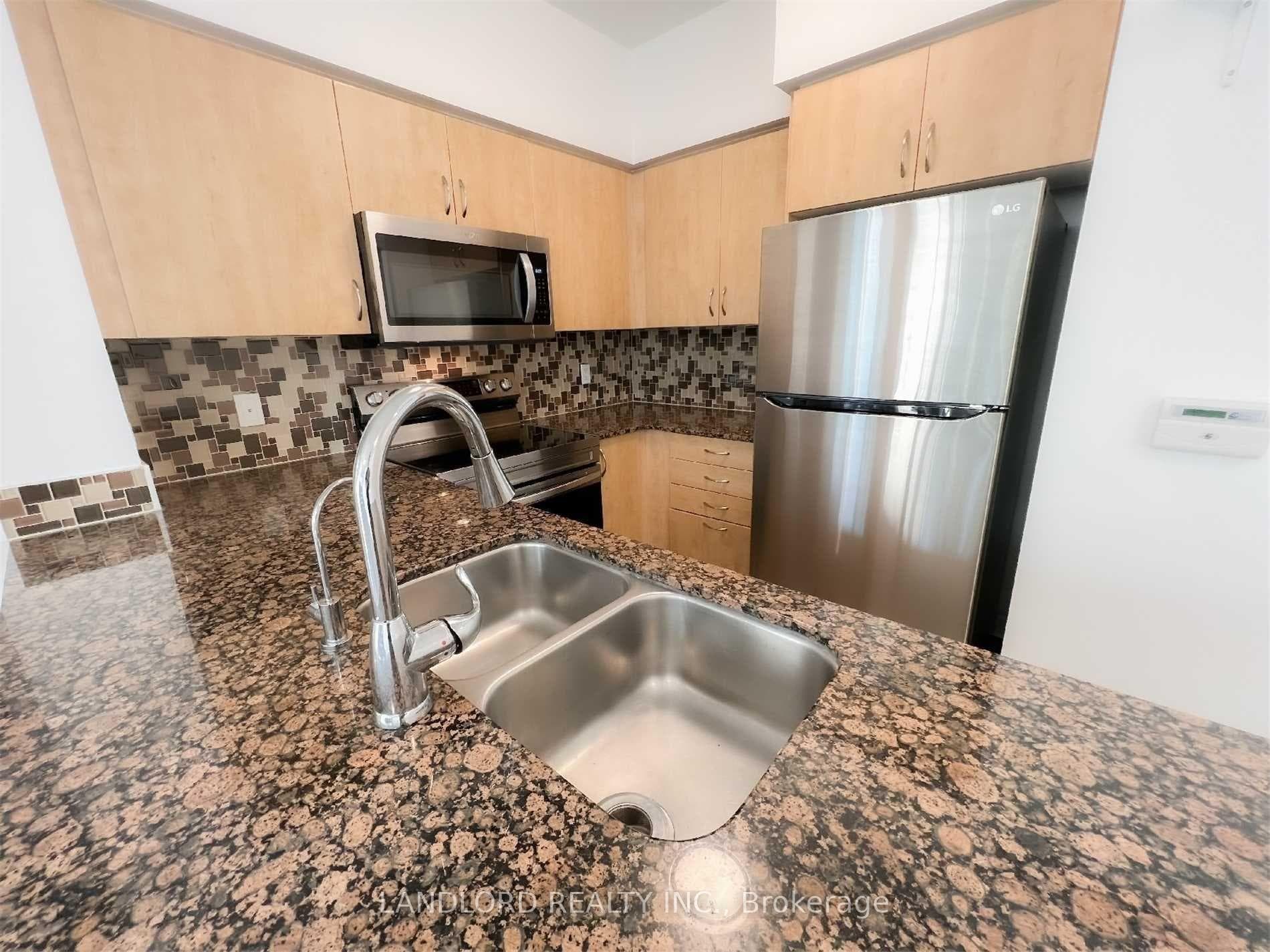 2240 Lakeshore Boulevard Unit 309 photo 2