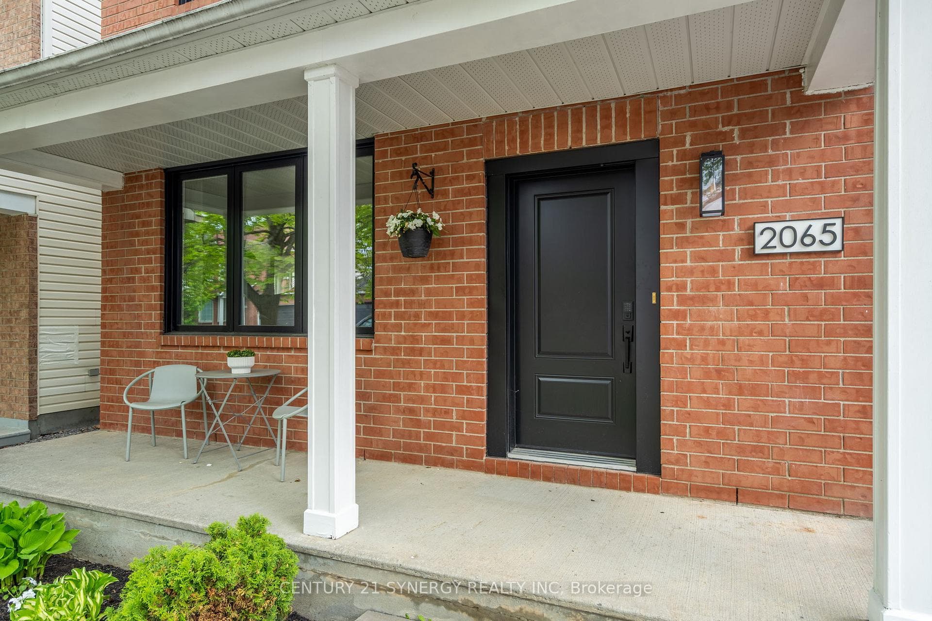 2065 Oakbrook Circle photo 3