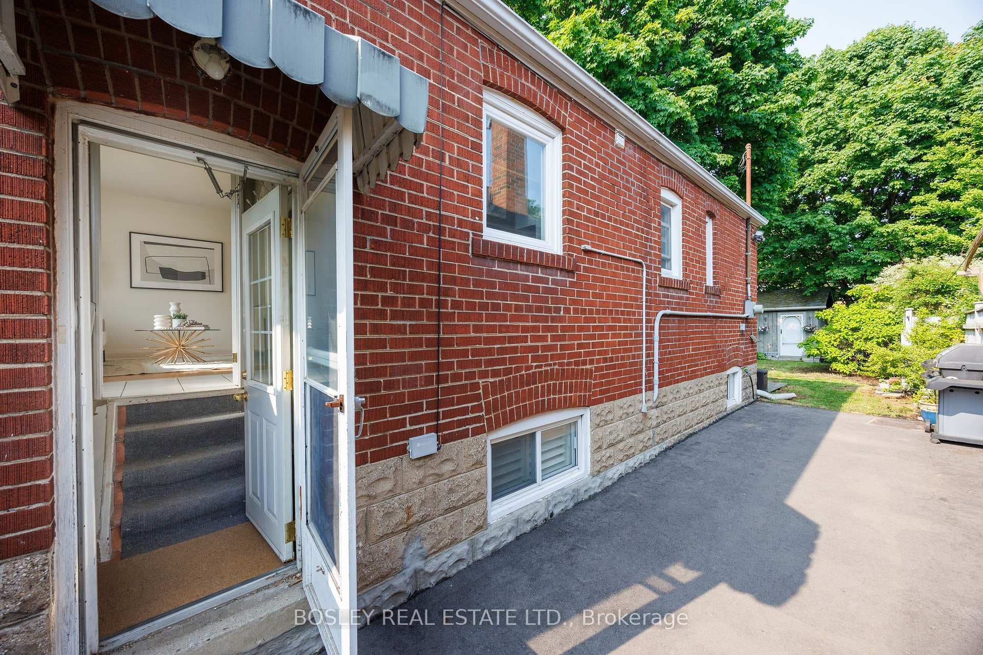 85 Manderley Drive photo 28