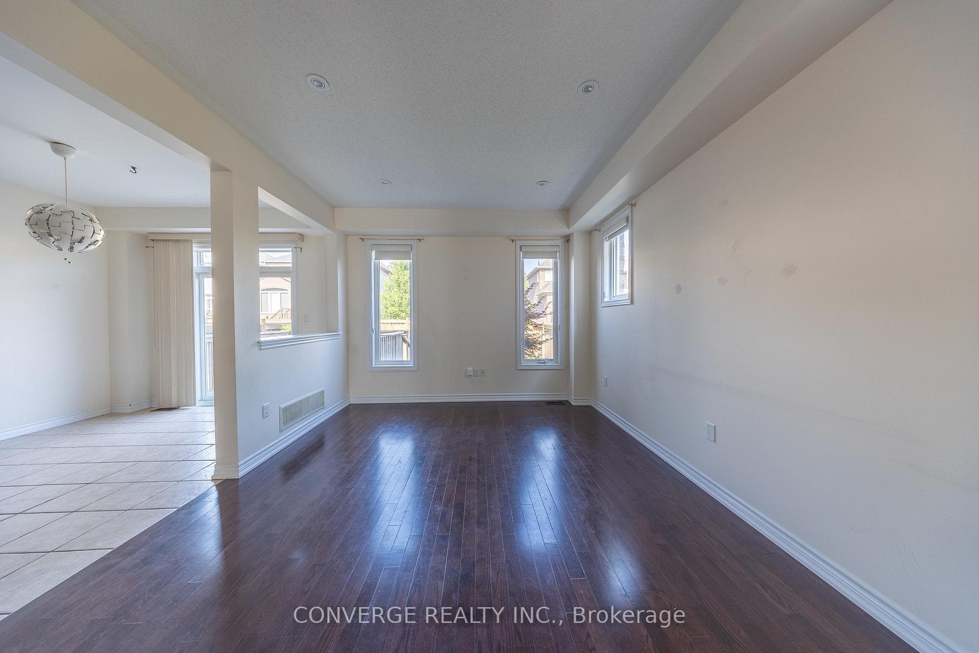23 Gordon Cowling Street photo 8