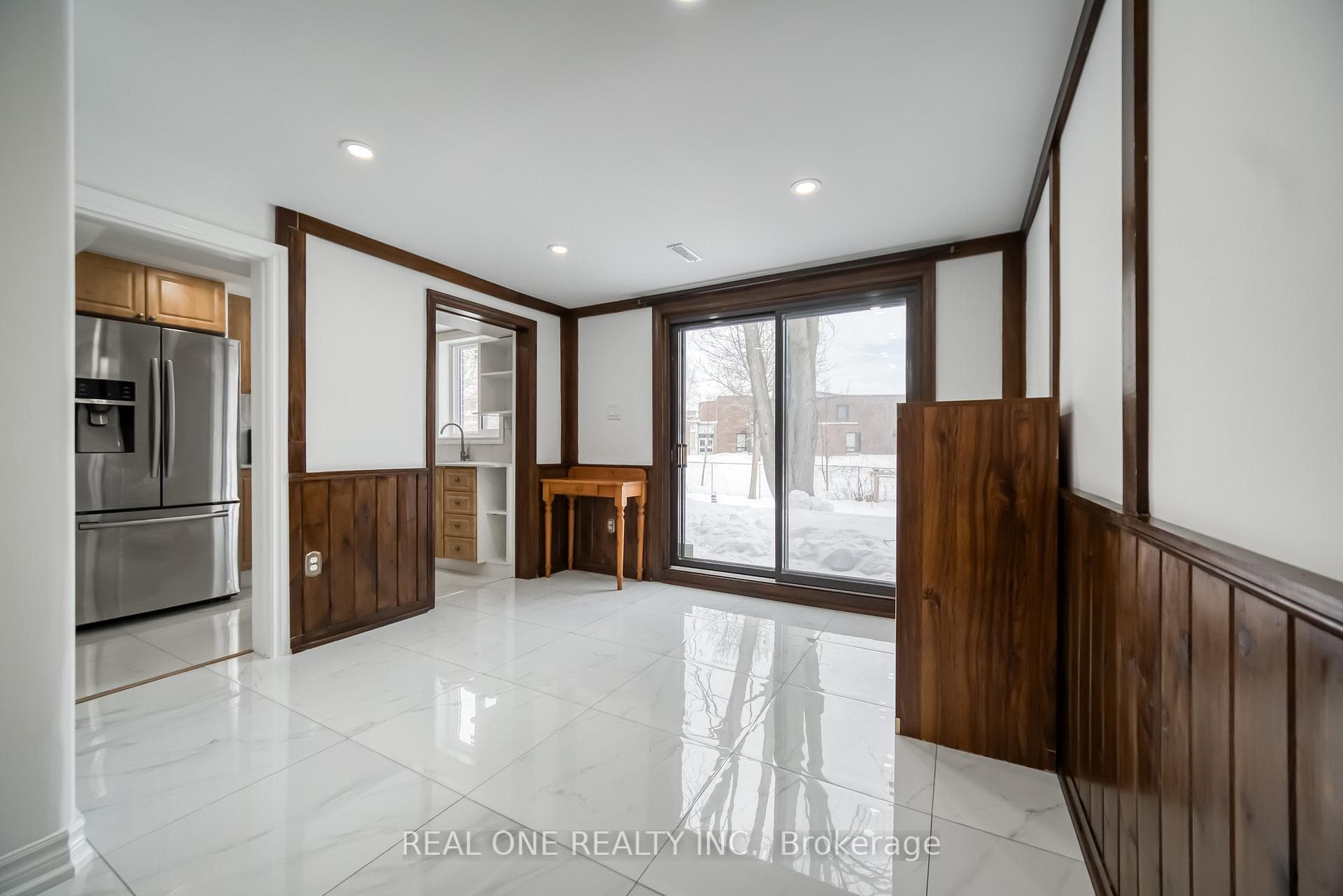 106 Deanscroft Square Unit Bsmt photo 32
