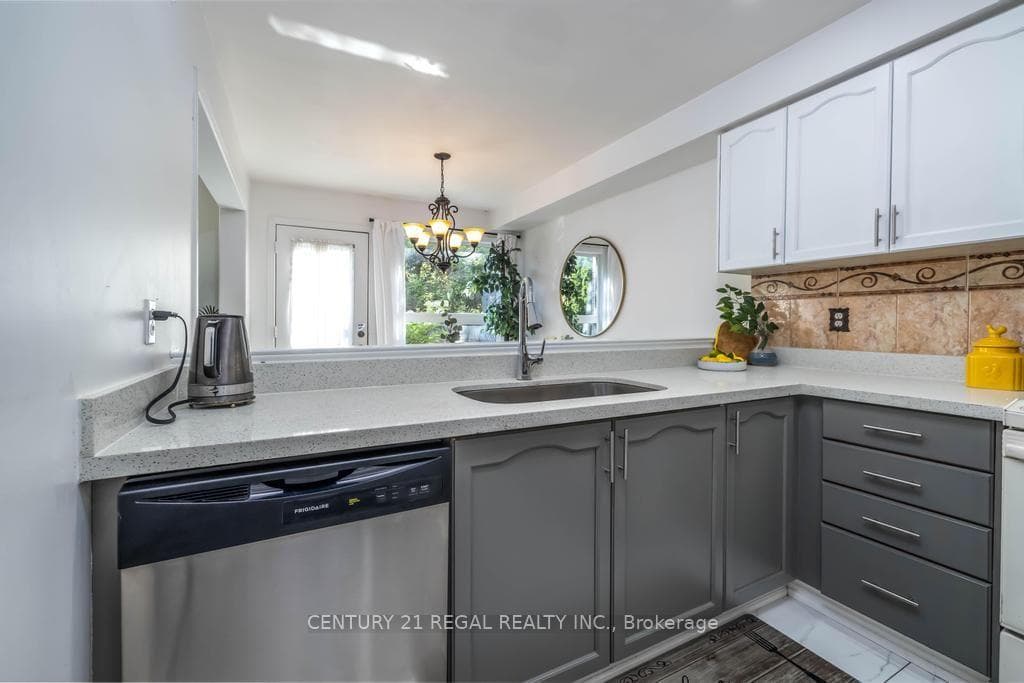 43 Waterton Crescent photo 10
