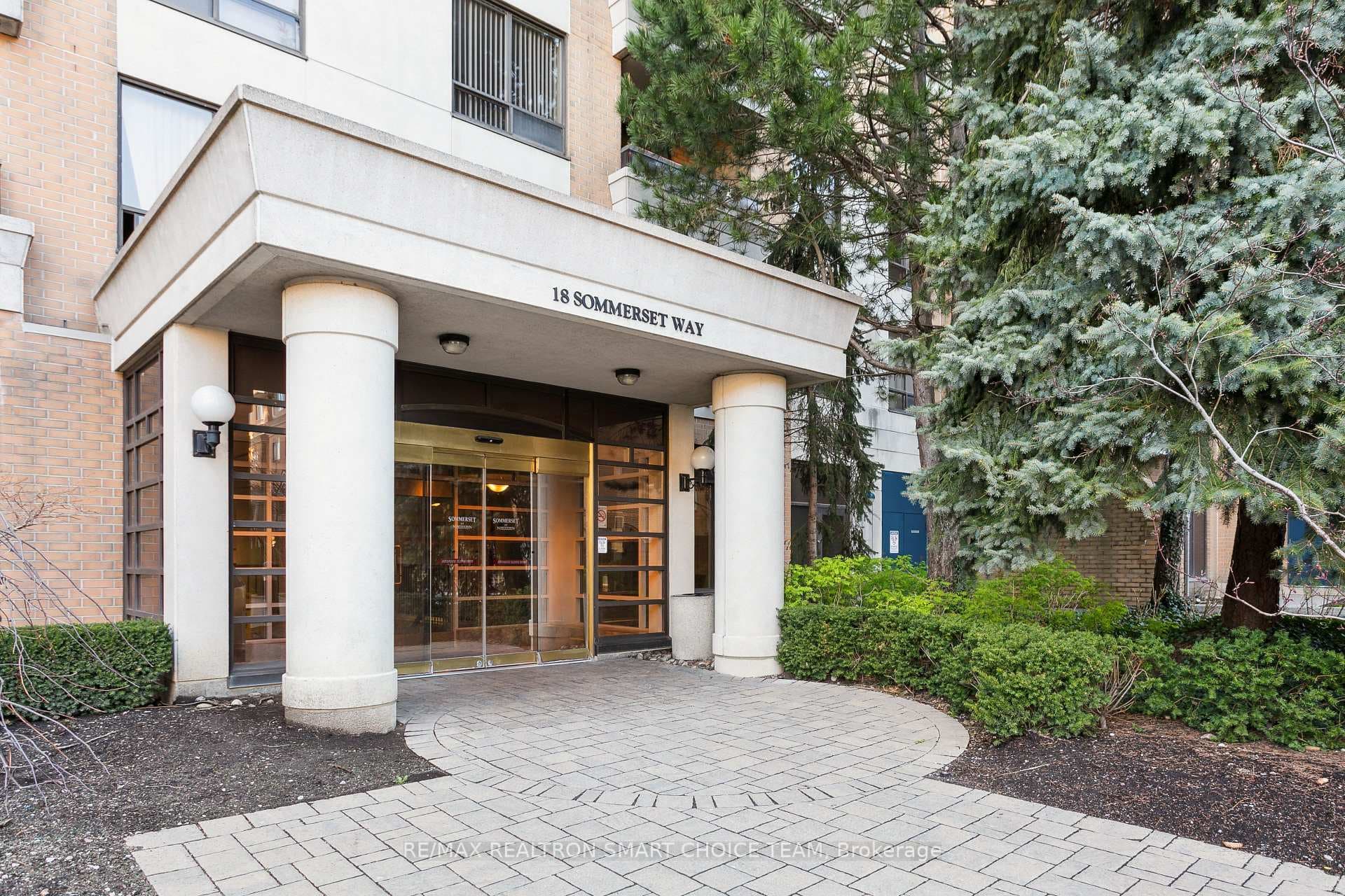 18 Sommerset Way Unit 302 photo 3