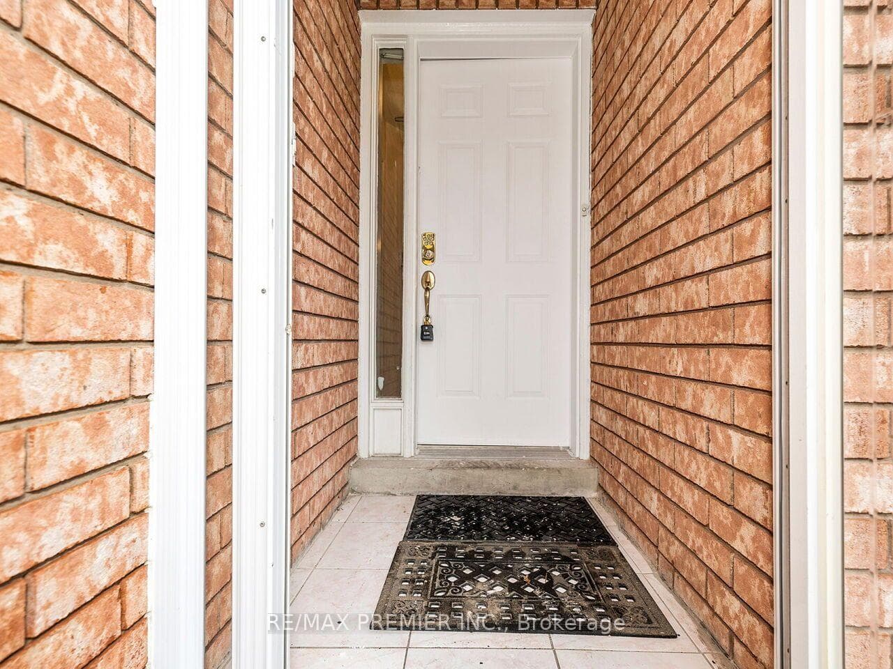32 Stonebriar Drive photo 4