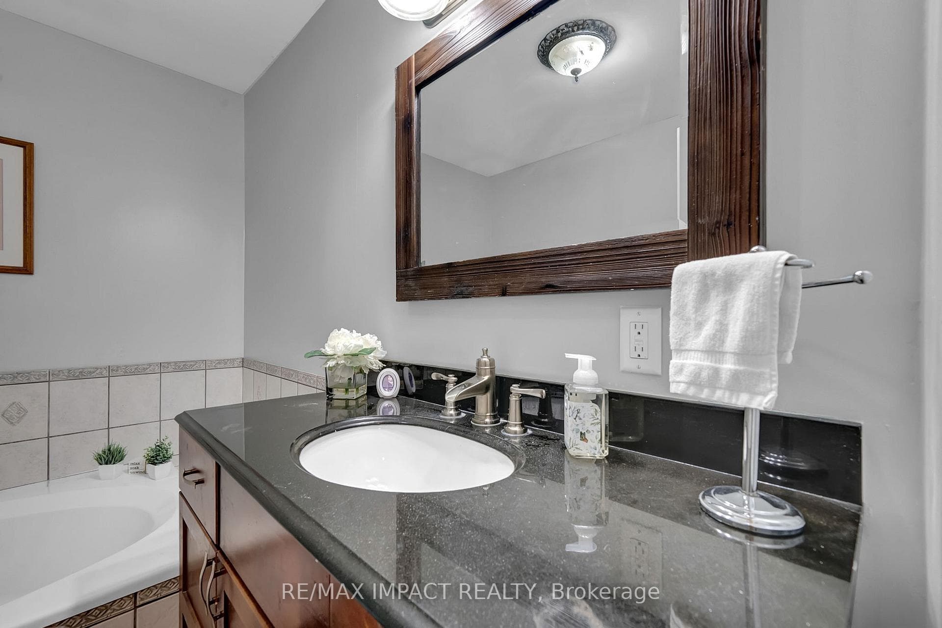 121 Whitehead Road photo 14