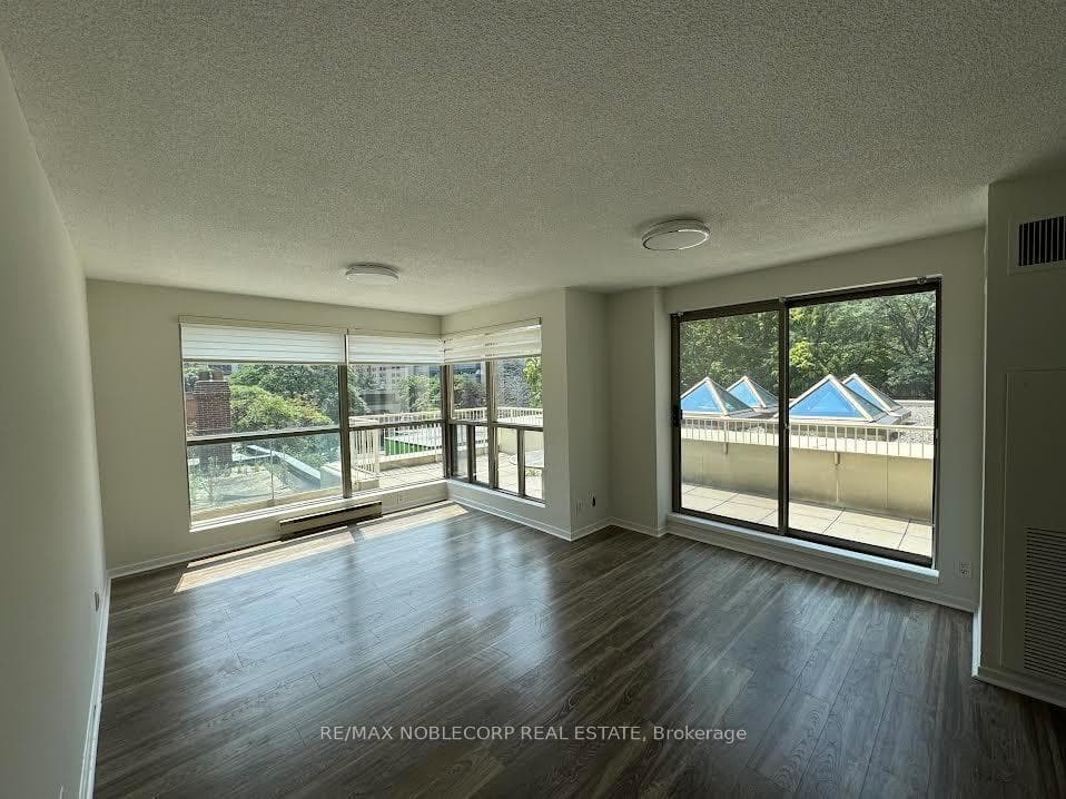 298 Jarvis Street Unit 307 photo 6