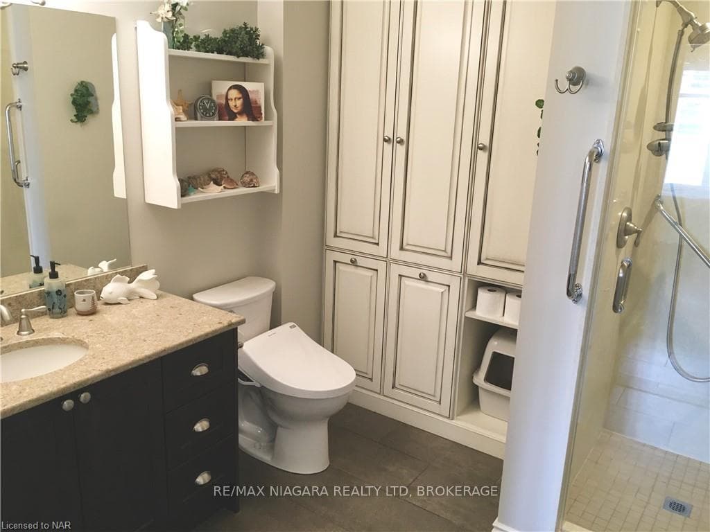 8111 FOREST GLEN Drive Unit 127 photo 38