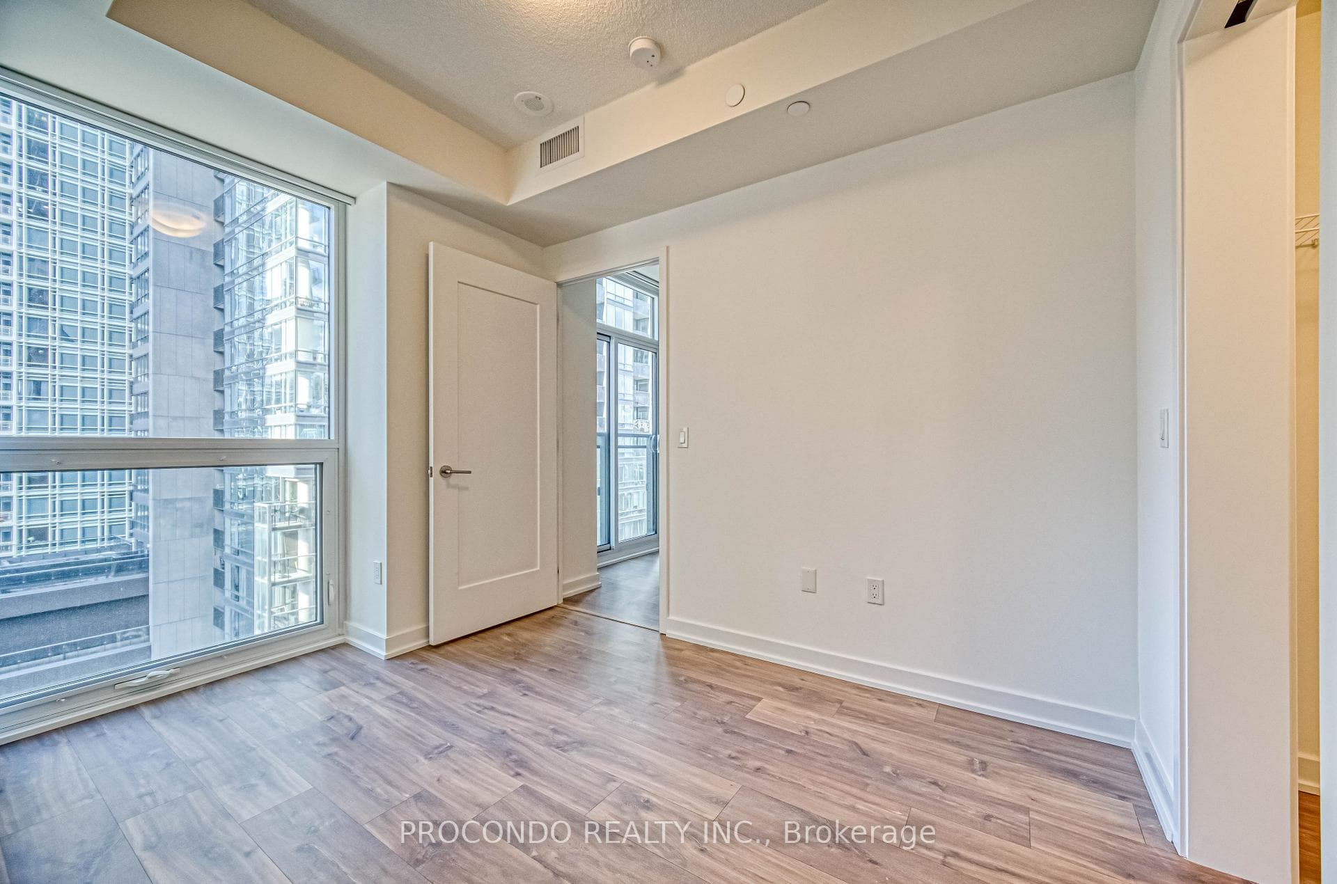 99 John Street Unit 1405 photo 23