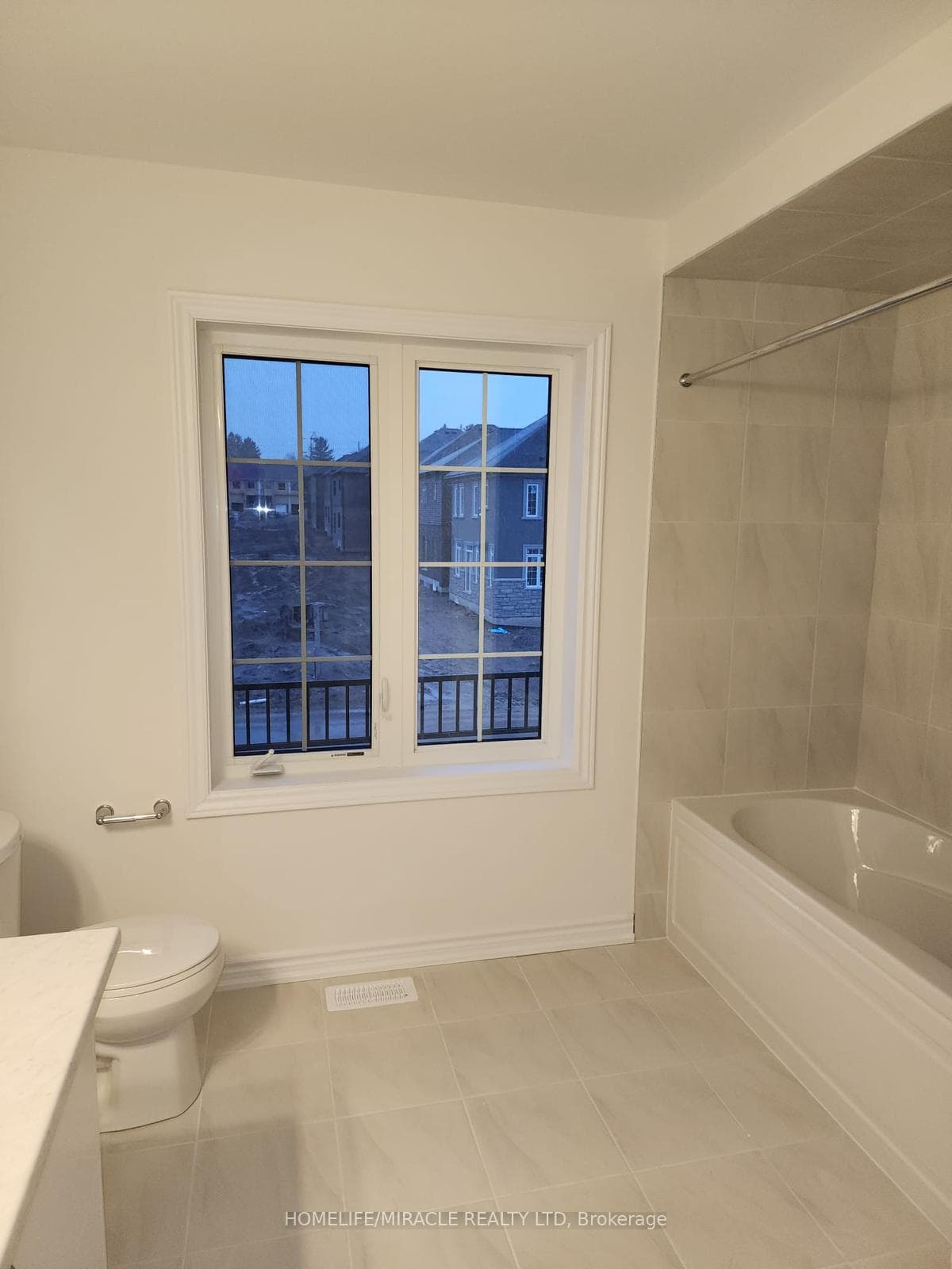 35 Jenner Drive photo 11