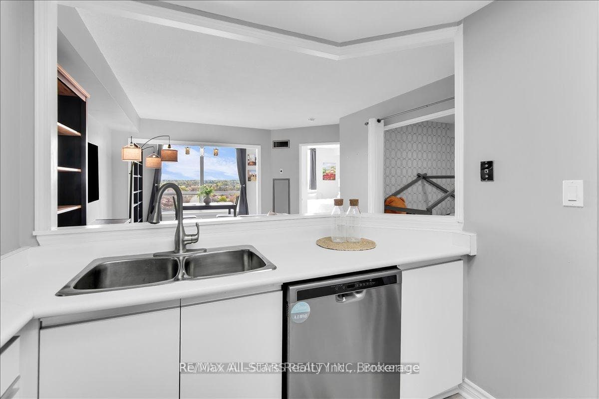 711 Rossland Road Unit 1002 photo 7
