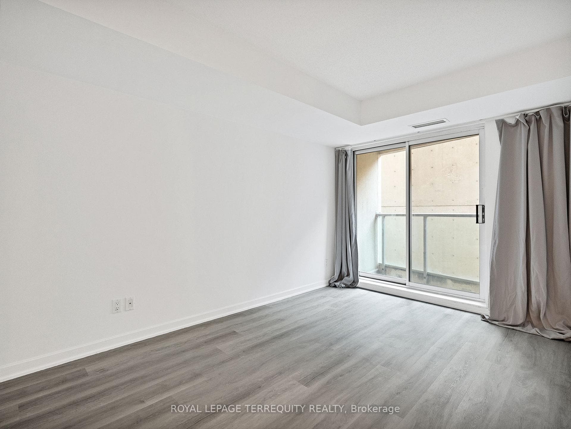 8 Park Road Unit 1601 photo 26