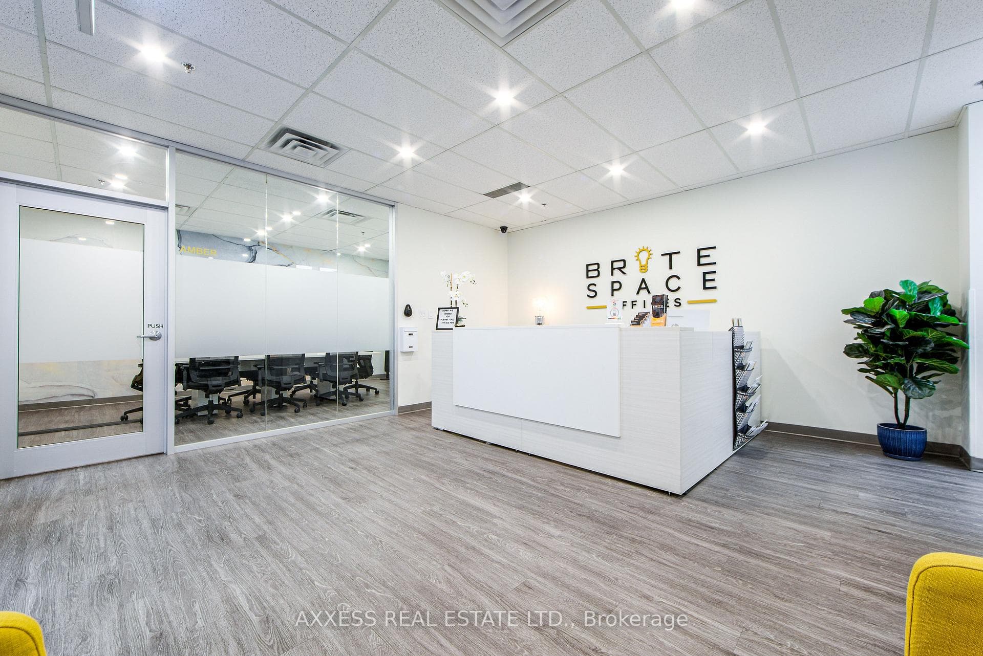 30 Eglinton Avenue Unit 400 photo 2