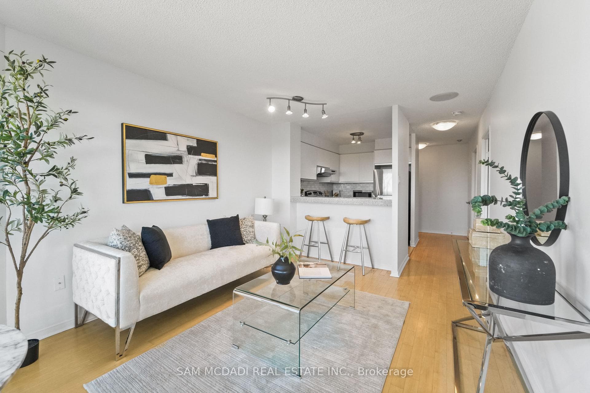 2177 Burnhamthorpe Road Unit 1807 photo 7