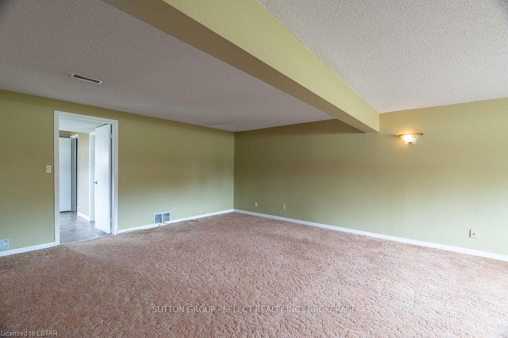 176 SPENCE Drive photo 28