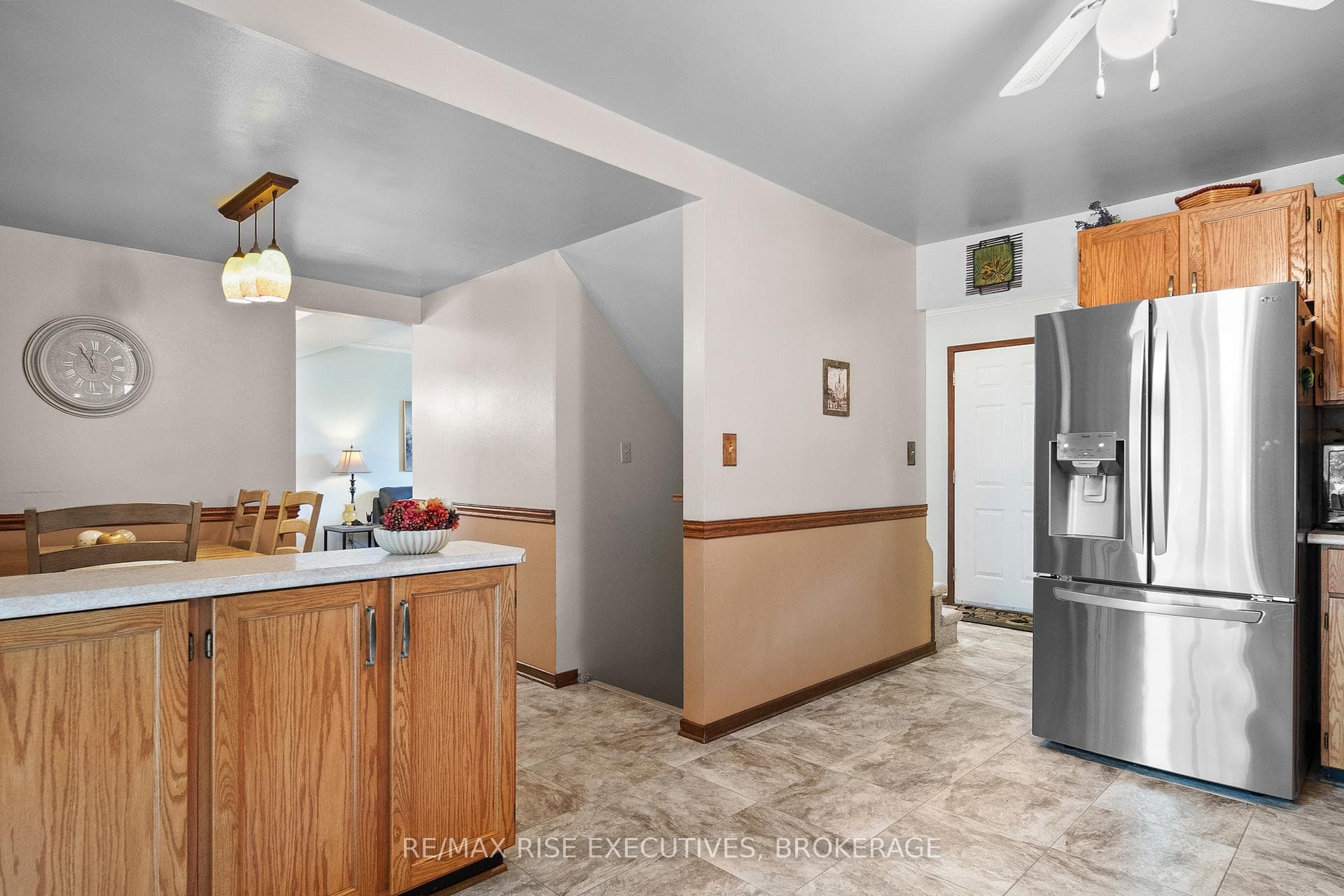 127 Nicholson Crescent photo 16
