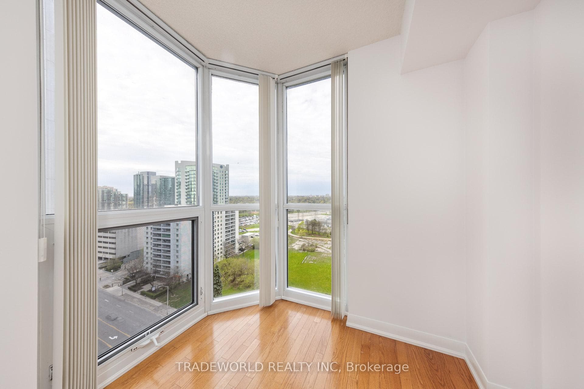 5793 Yonge Street Unit 1907 photo 13