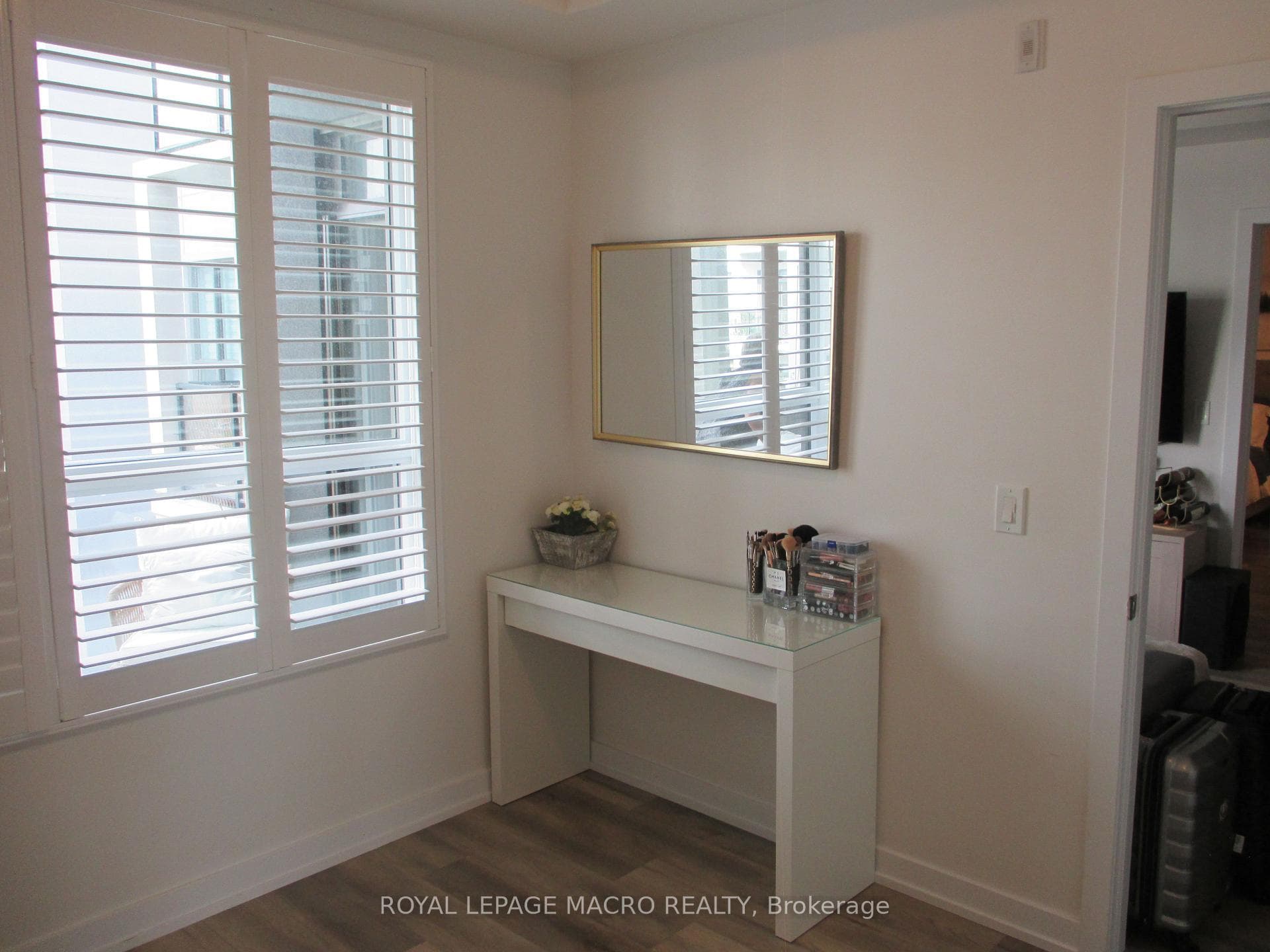 5055 Greenlane Road Unit 533 photo 21