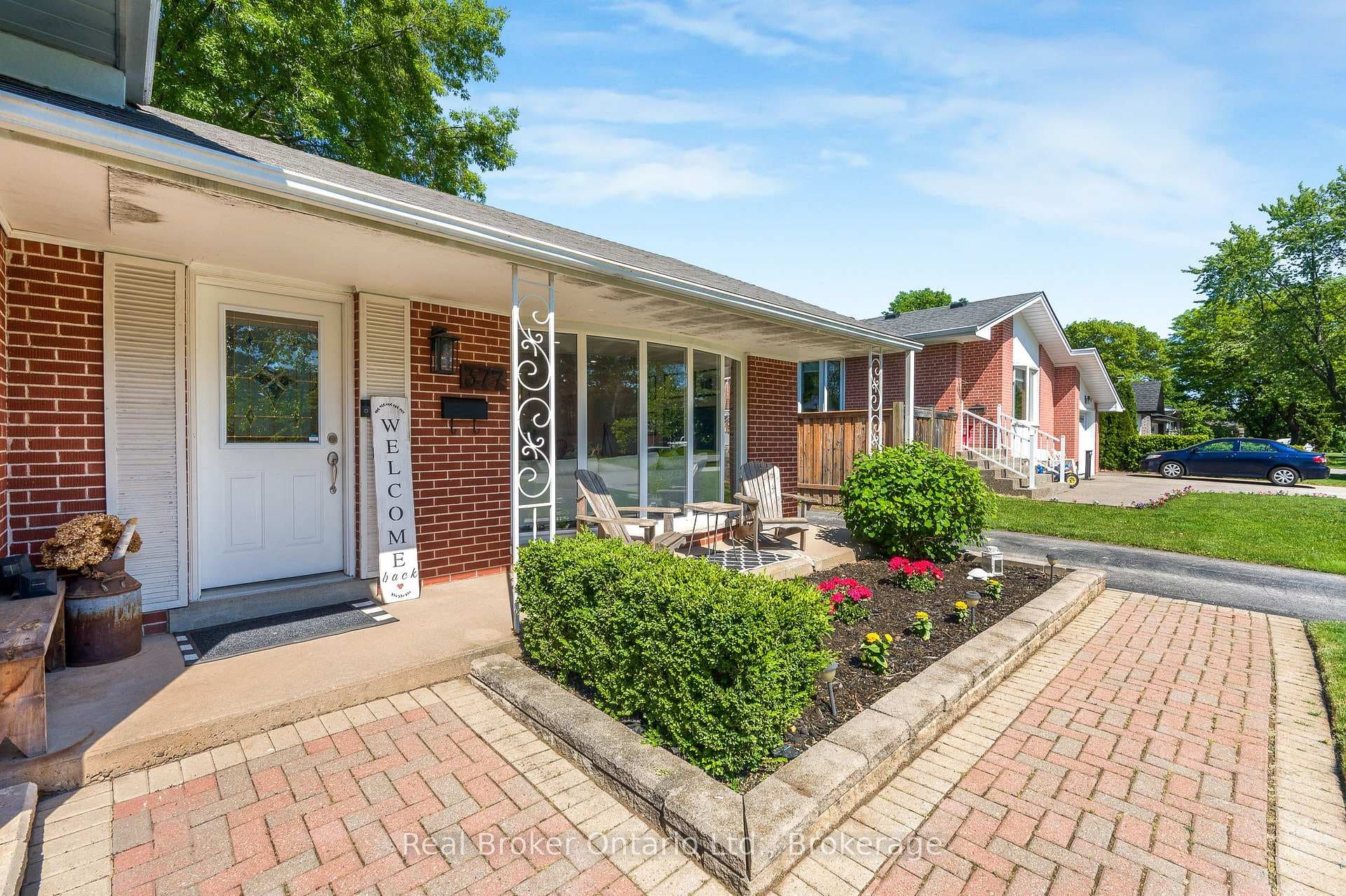377 Duncombe Drive photo 4