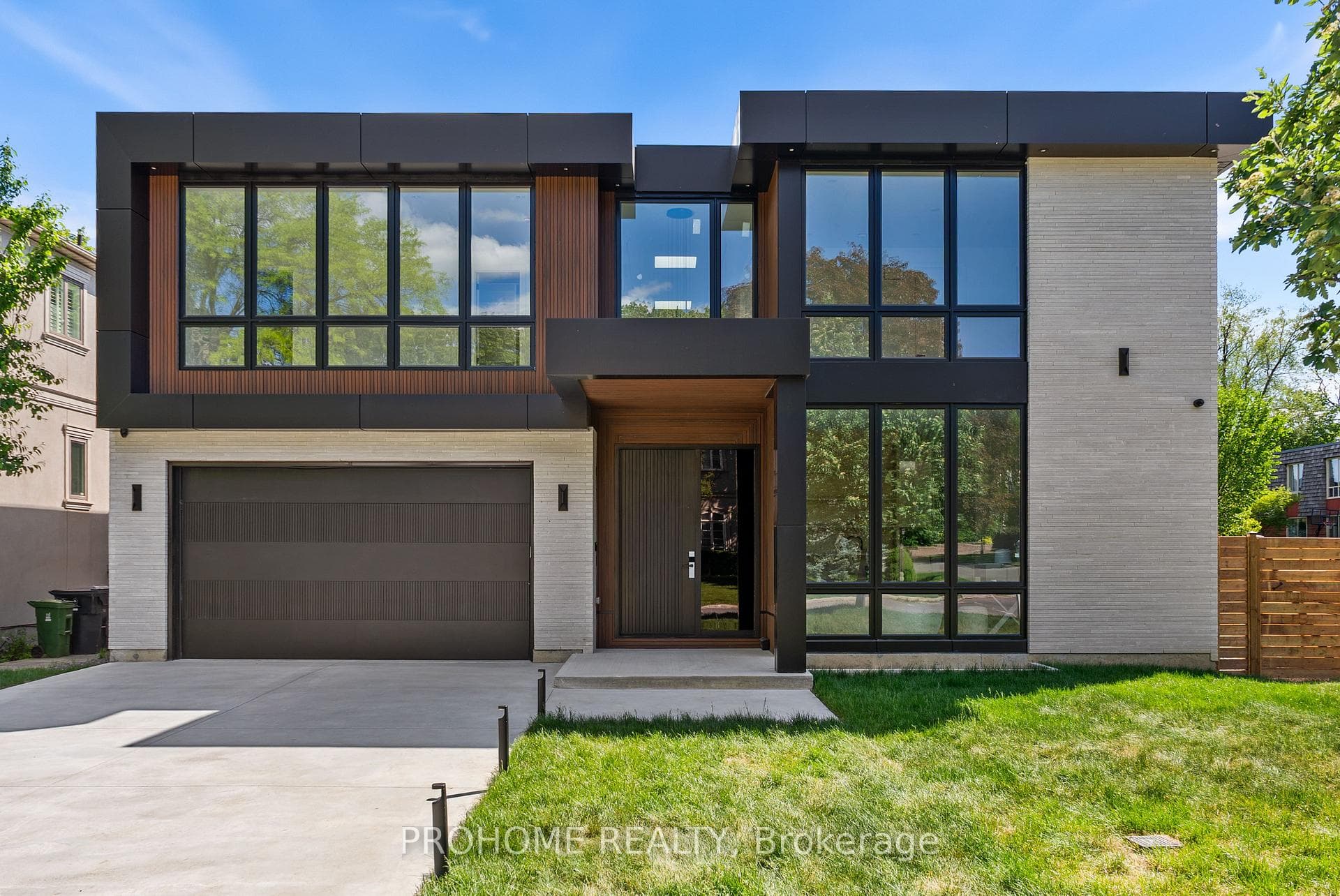 15 Aldershot Crescent photo 1