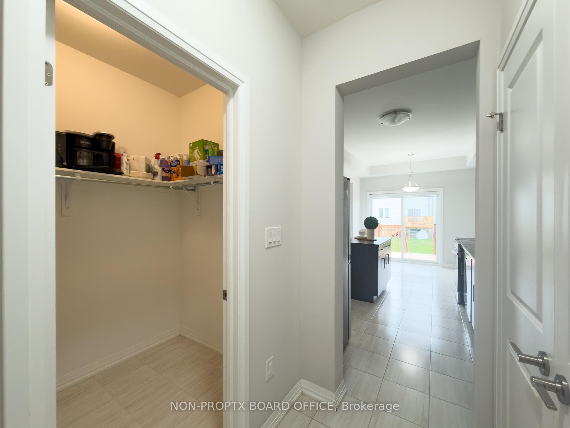 105 Alicia Crescent photo 21